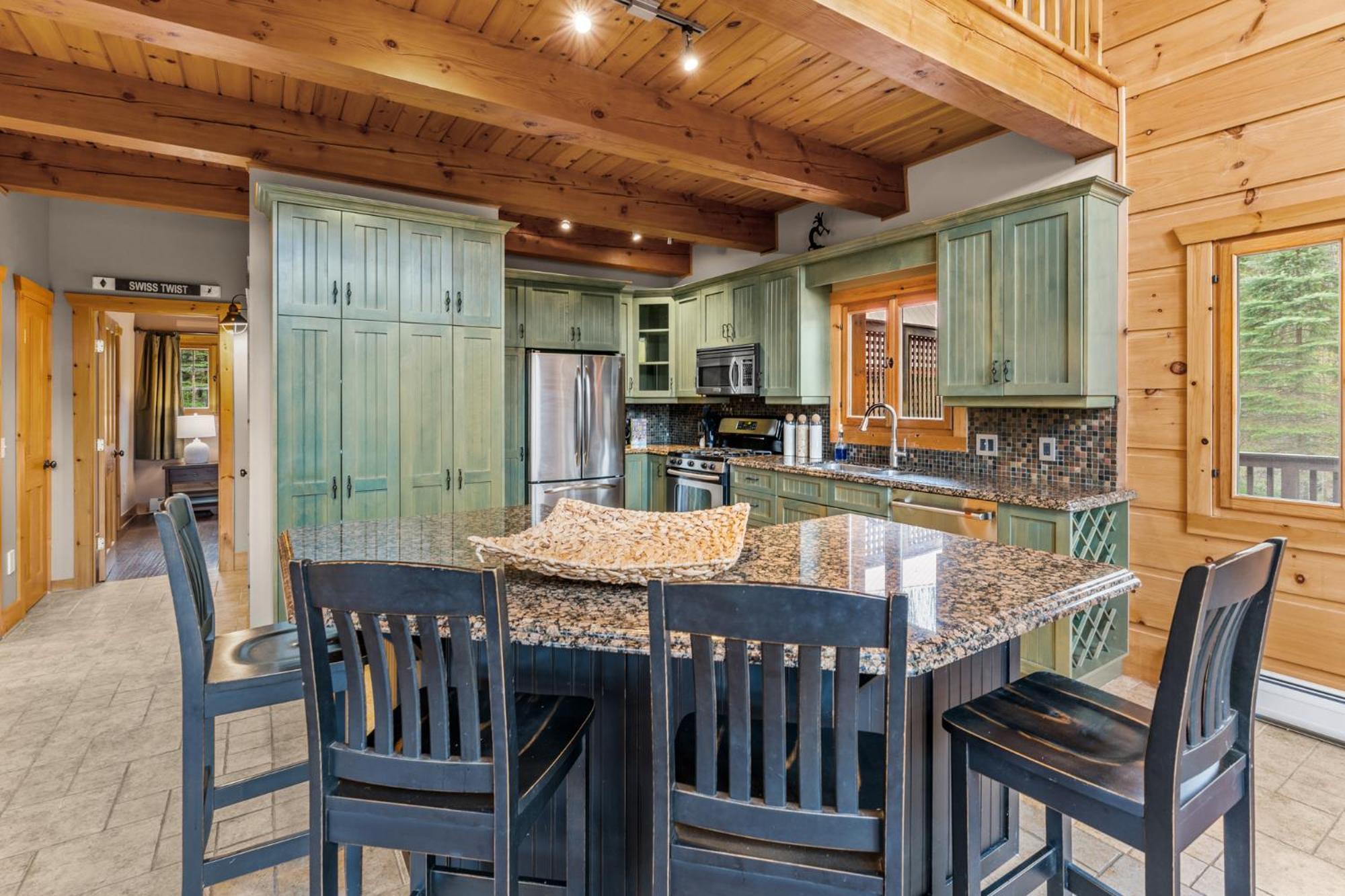 Beautiful Log Cabin! Hot-Tub, Bonfire & Private Yet 4 Mins to Downtown! view 4