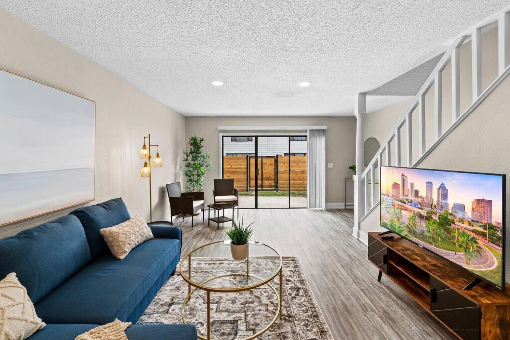 Tampa Bay Area Vacations - Cozy Townhouse - Gym Pool Golf Fast WiFi 2B2B - Property Image 1