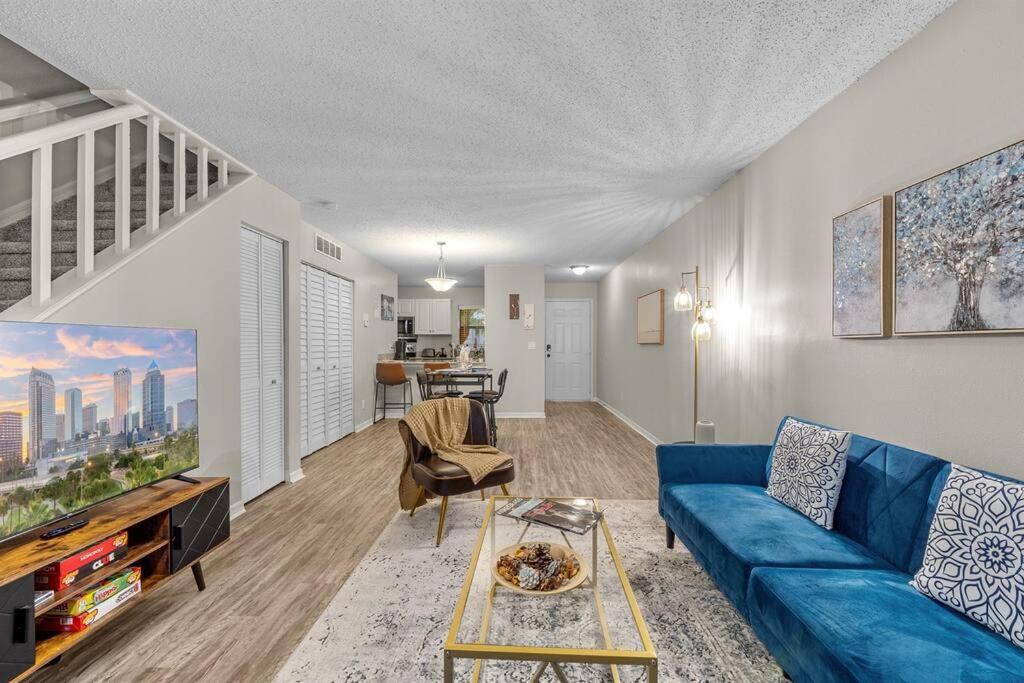 Tampa Bay Area Vacations - Cozy Townhouse - Gym Pool Golf Fast WiFi 2B2B - Property Image 1