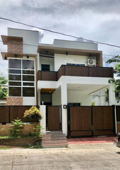 Vacation homes metrogate estate