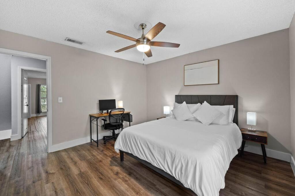 Cozy Townhouse - Gym Pool Golf Fast WiFi 2B2B view 5