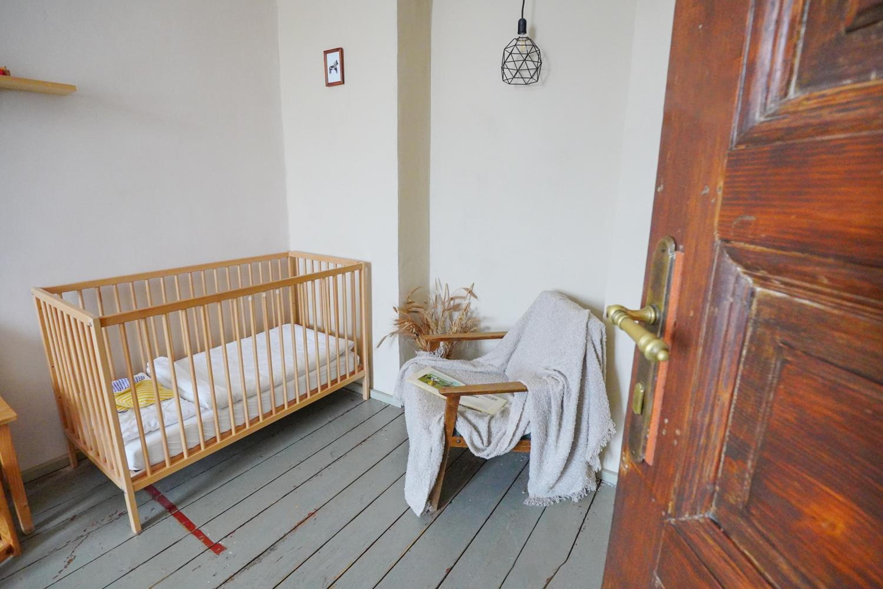 Retro & Romantic 2BR Gem in Spa Center!