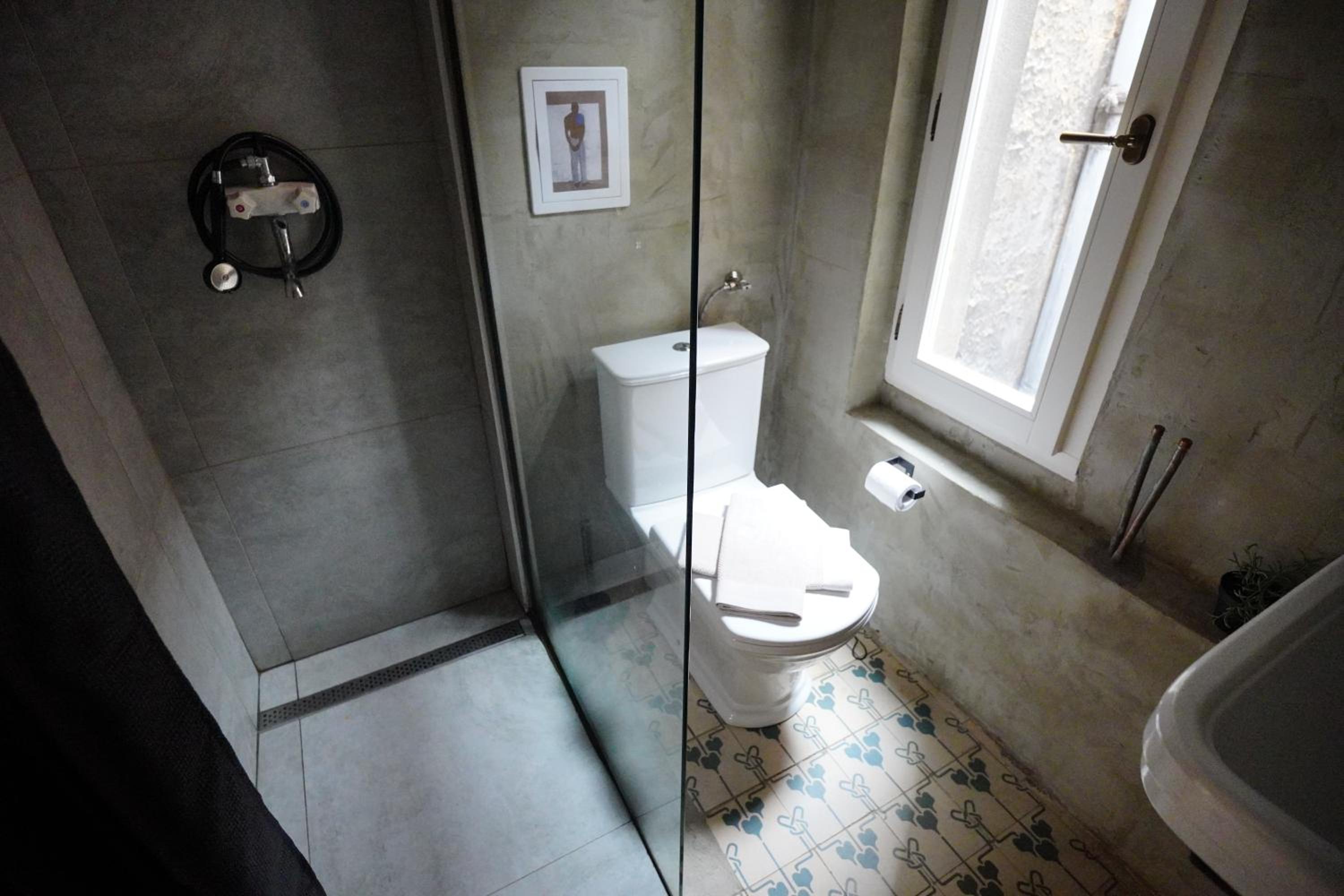 Retro & Romantic 2BR Gem in Spa Center!