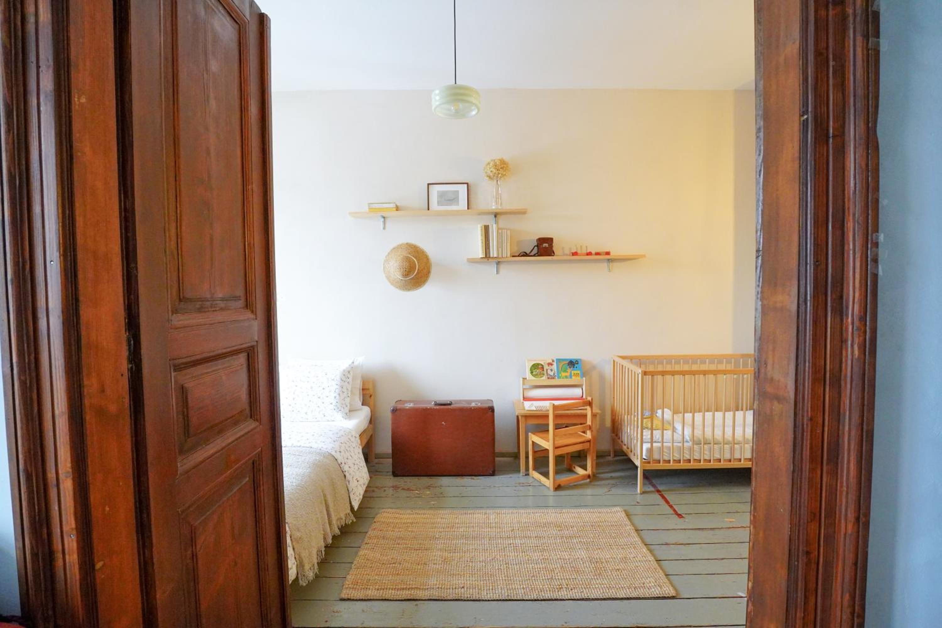 Retro & Romantic 2BR Gem in Spa Center!