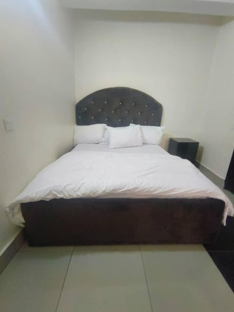 Stunning 2 Bedroom Apartment view 5
