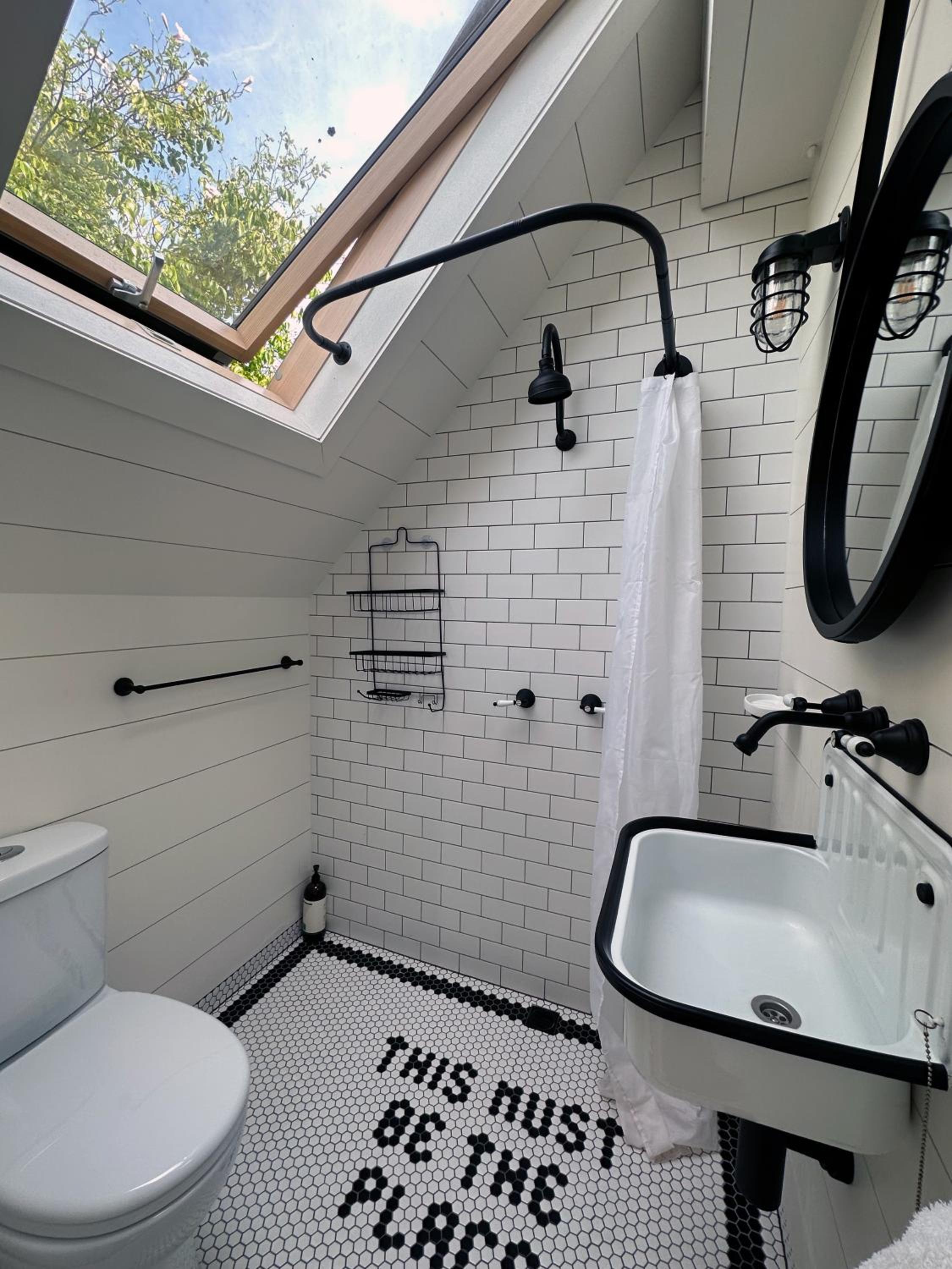 A Majestic Victorian Private Rear Access Quarters