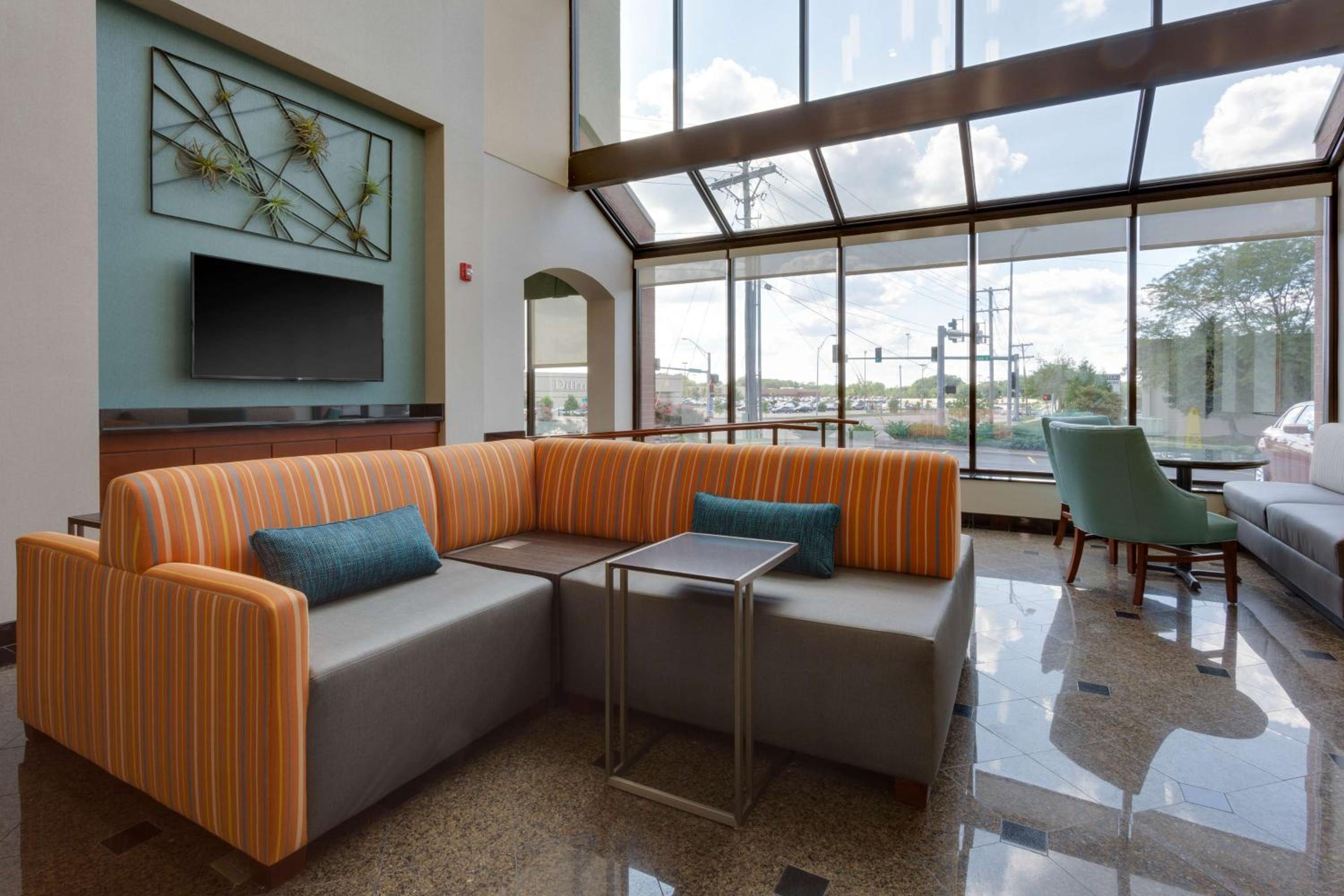 Columbia Vacations - Drury Inn Suites Columbia Stadium Boulevard - Property Image 25