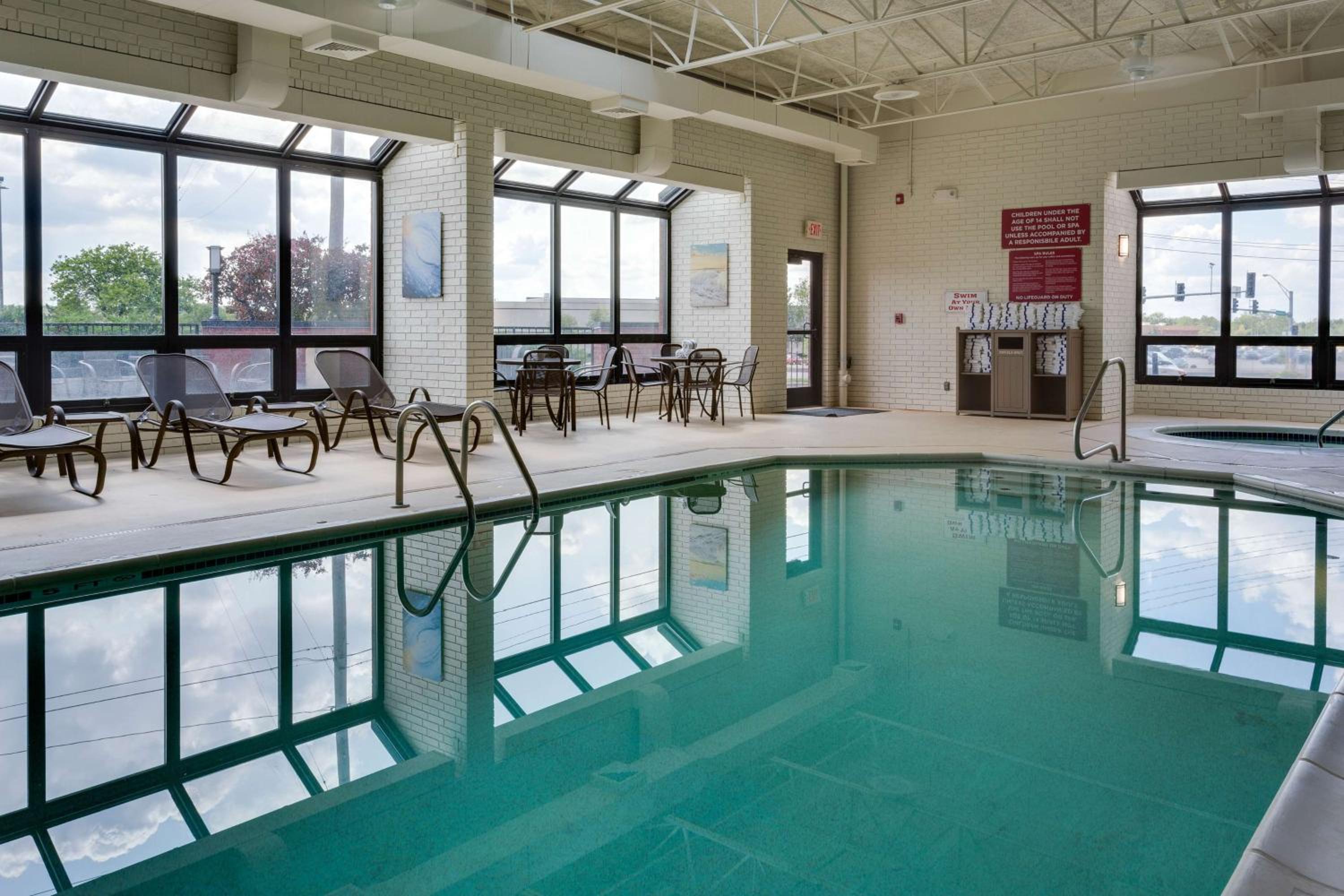 Columbia Vacations - Drury Inn Suites Columbia Stadium Boulevard - Property Image 13