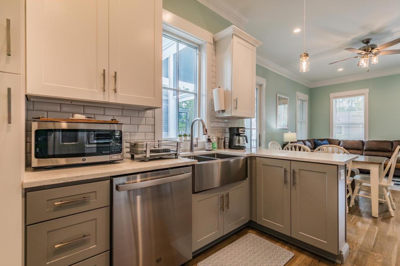 Newly Listed Duke St Cottage - Downtown Beaufort view 4
