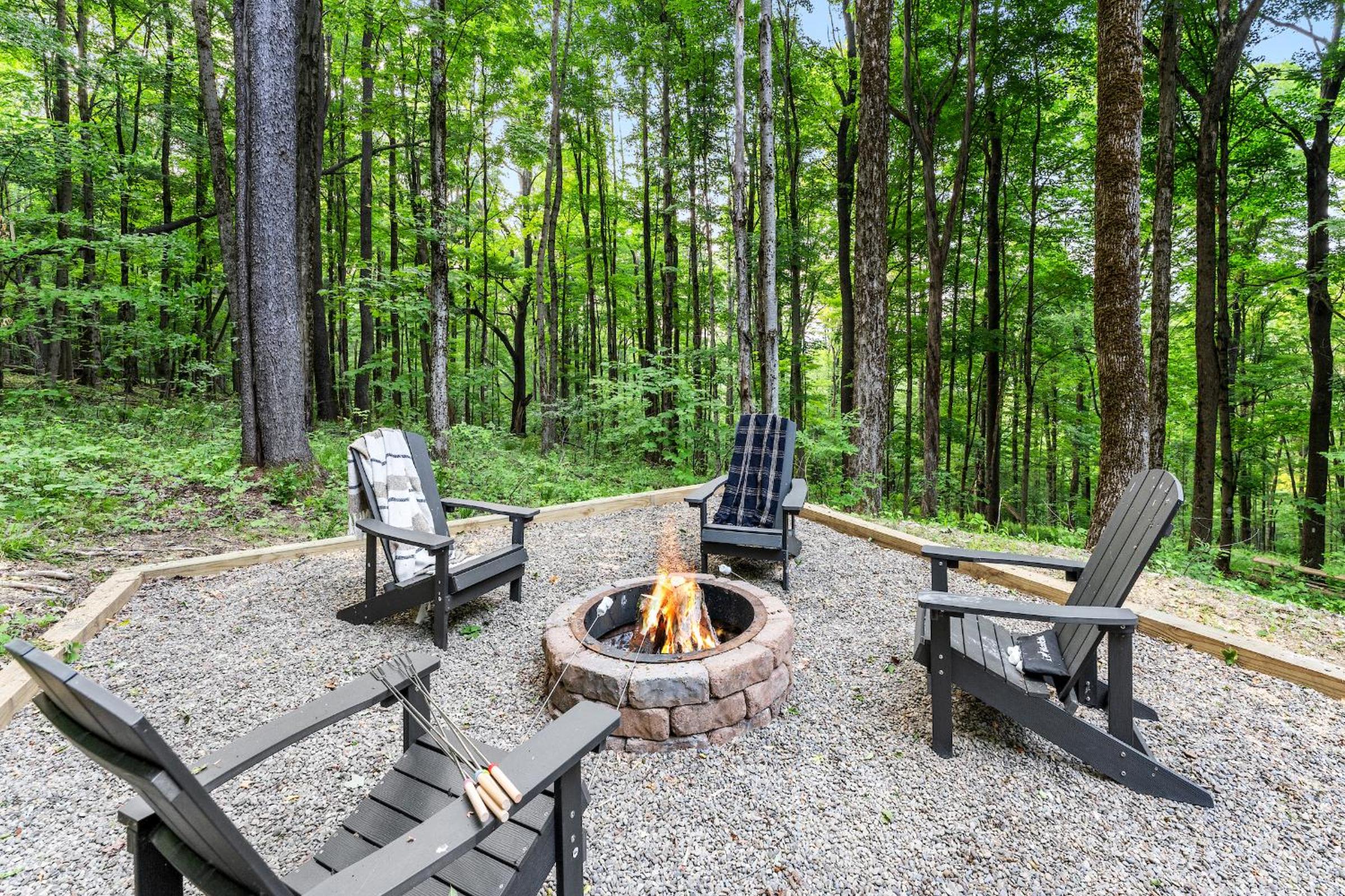 Private Hideaway with Hot Tub - Stylish & Serene view 4