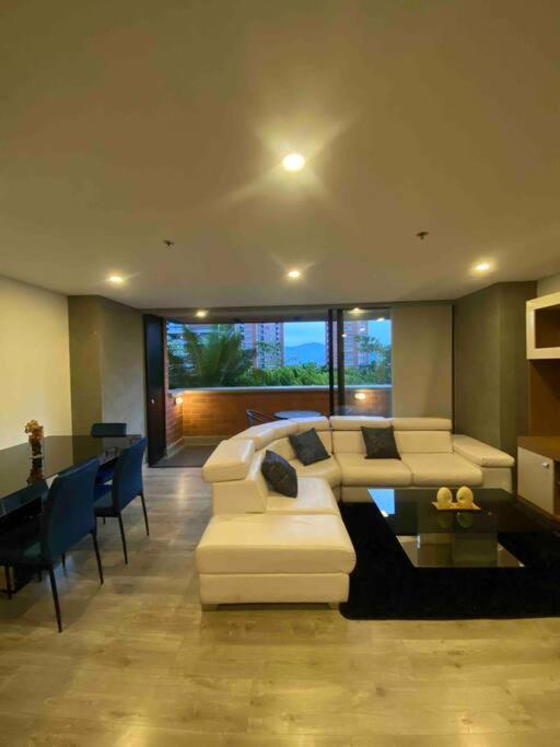 Apartment in the Poblado, close to lleras park