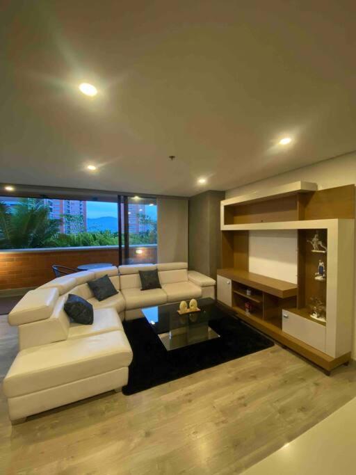 Apartment in the Poblado, close to lleras park