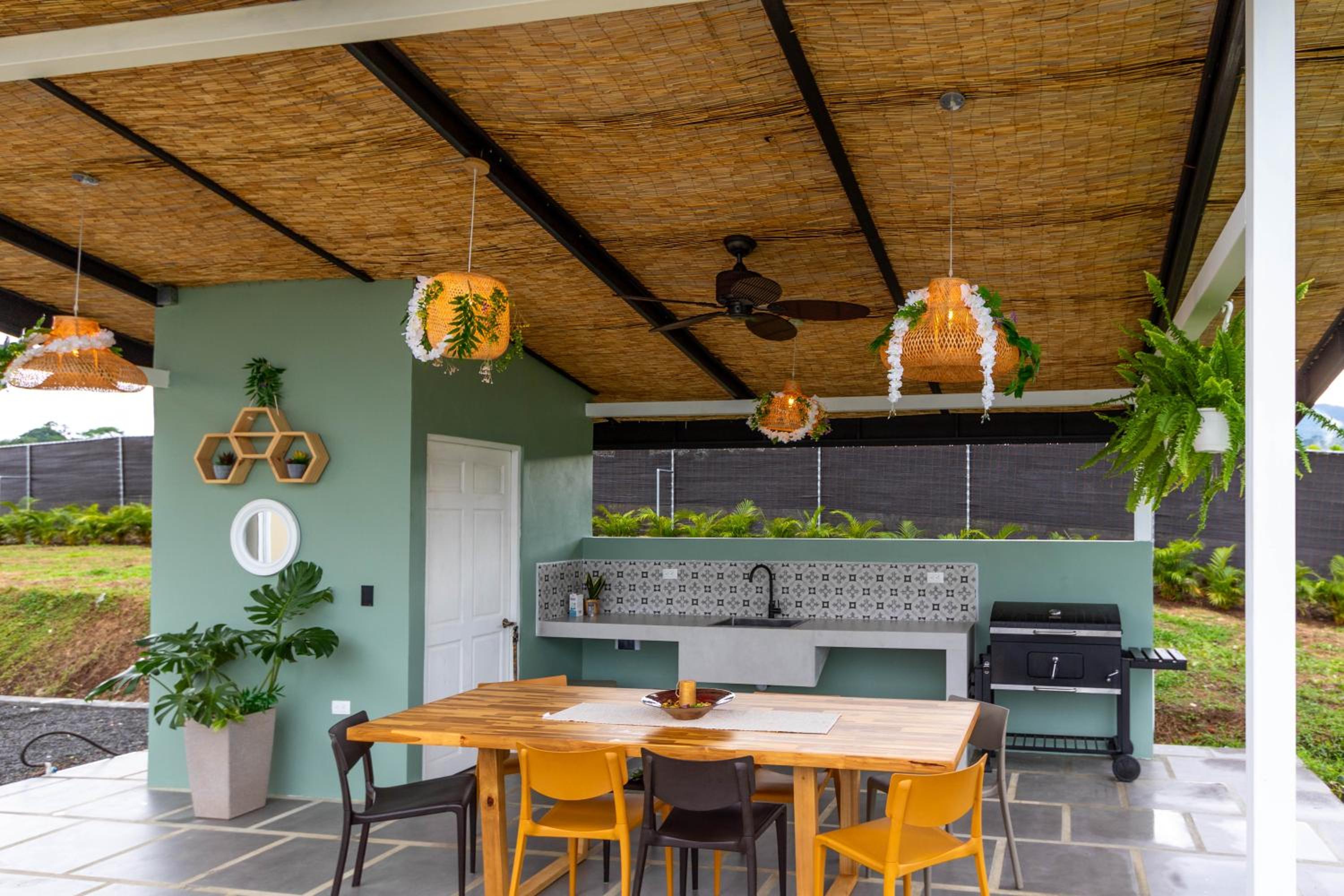 Mayoli Hill Deluxe Farmhouse