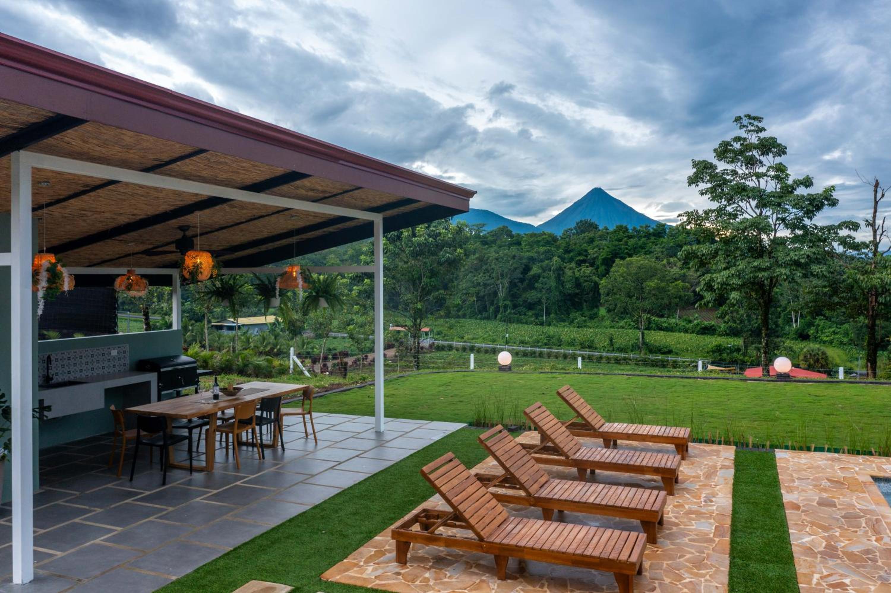 Mayoli Hill Deluxe Farmhouse