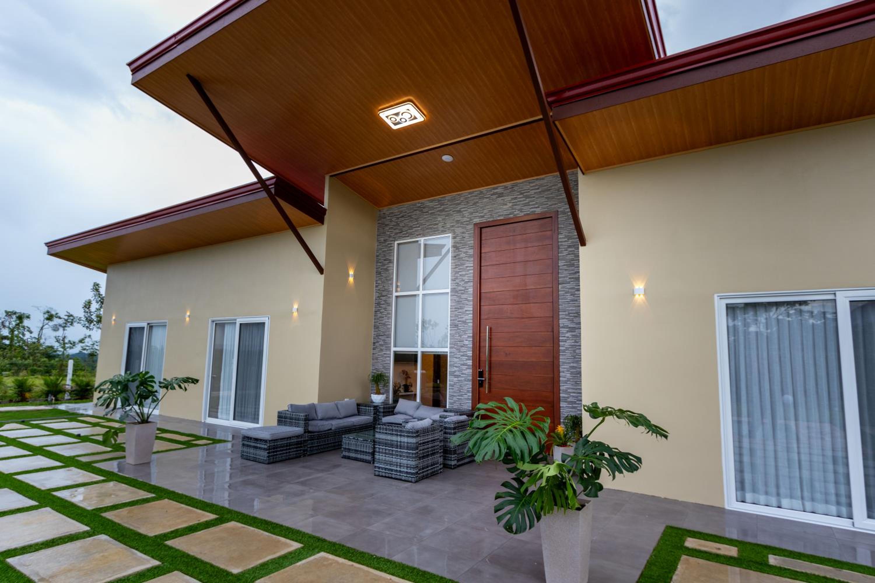 Mayoli Hill Deluxe Farmhouse