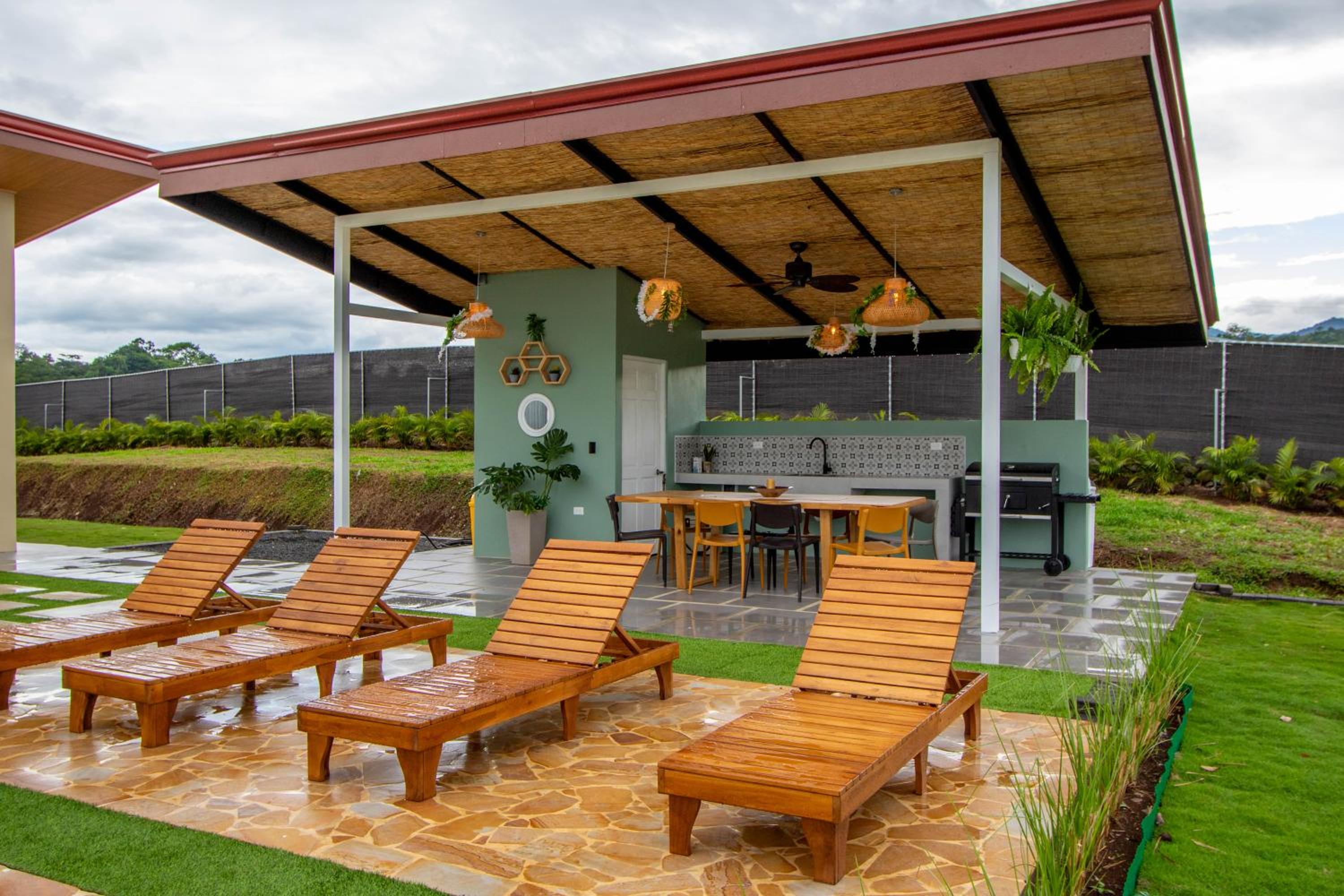 Mayoli Hill Deluxe Farmhouse