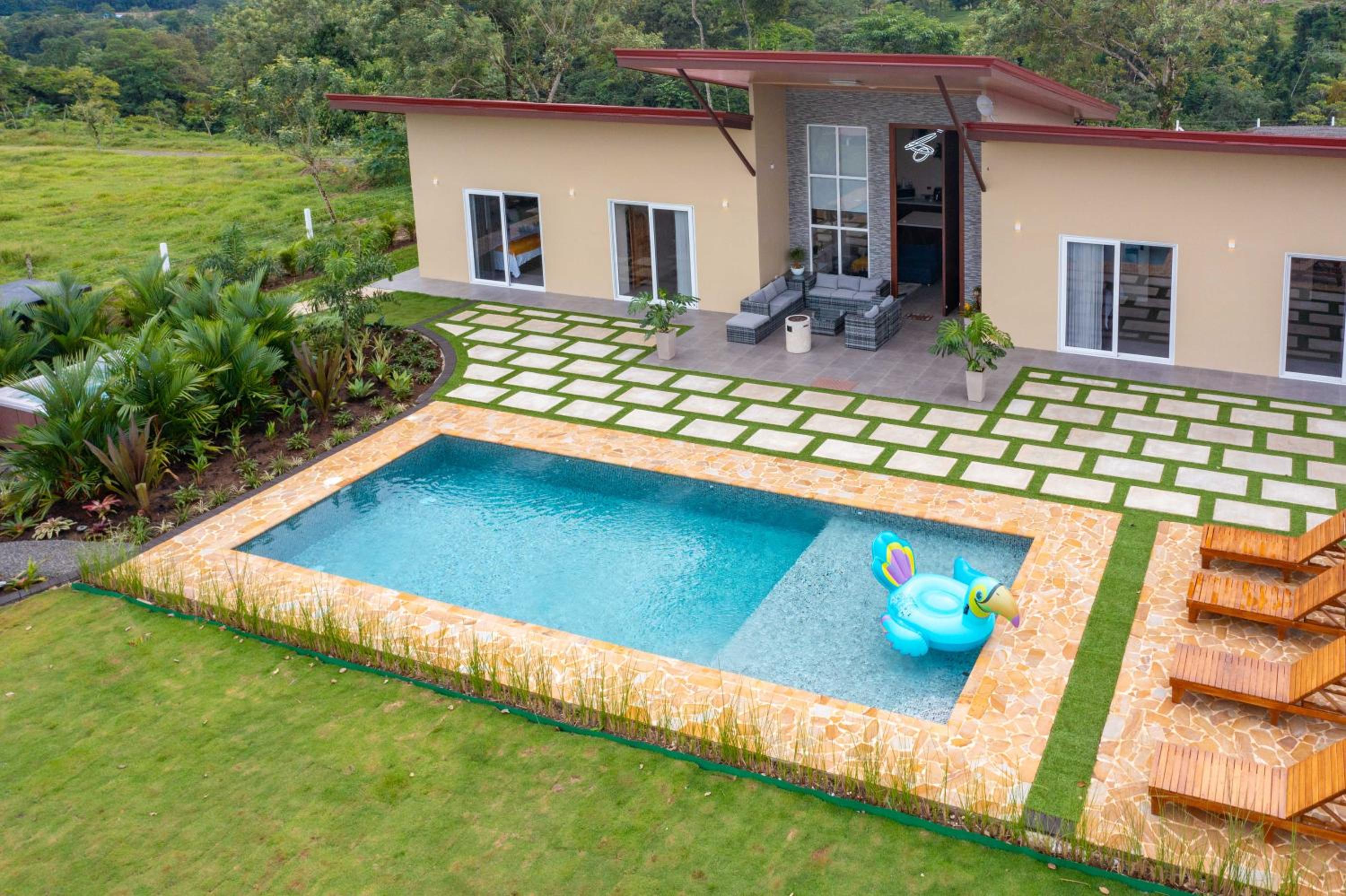 Mayoli Hill Deluxe Farmhouse