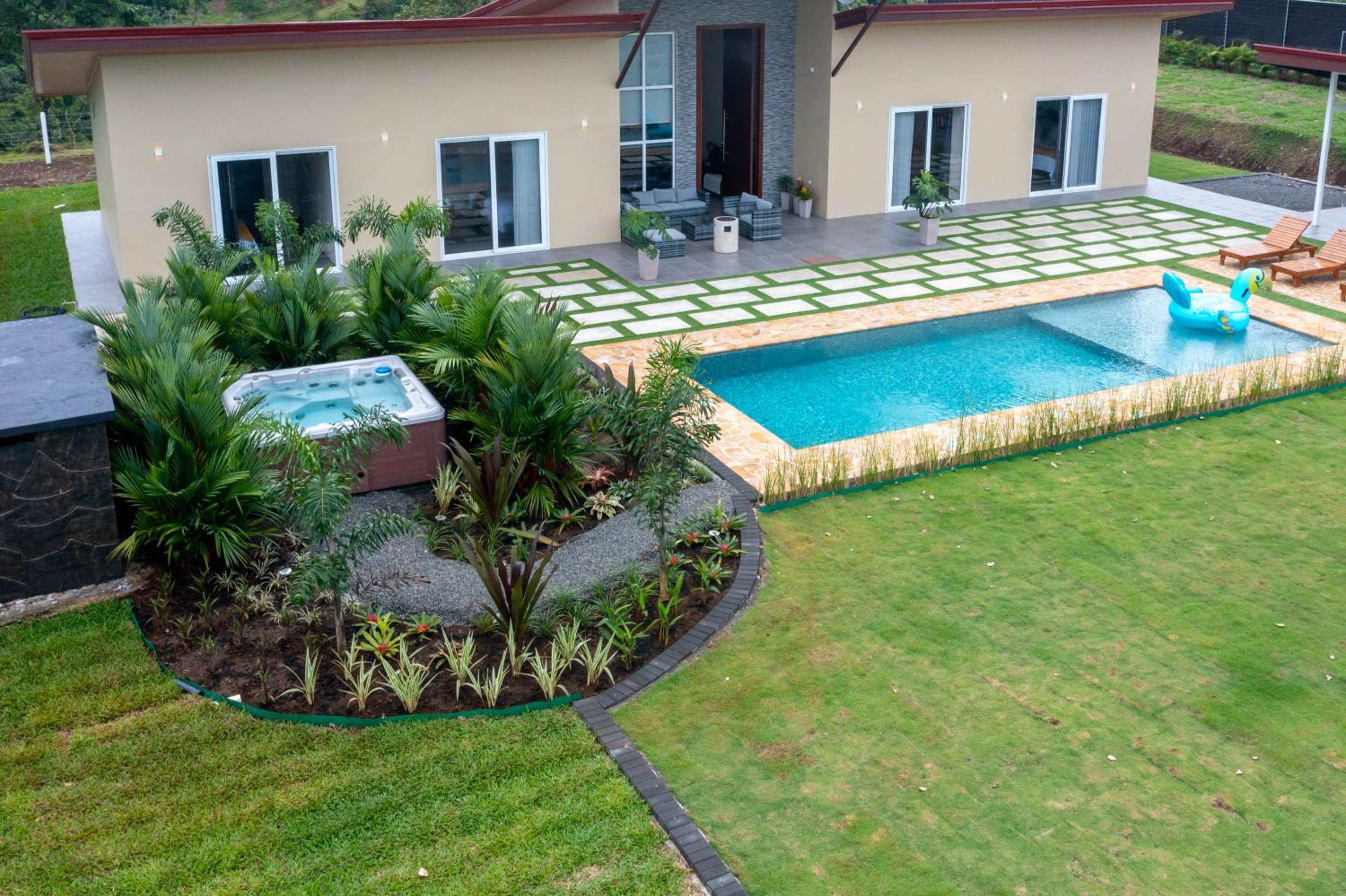 Mayoli Hill Deluxe Farmhouse