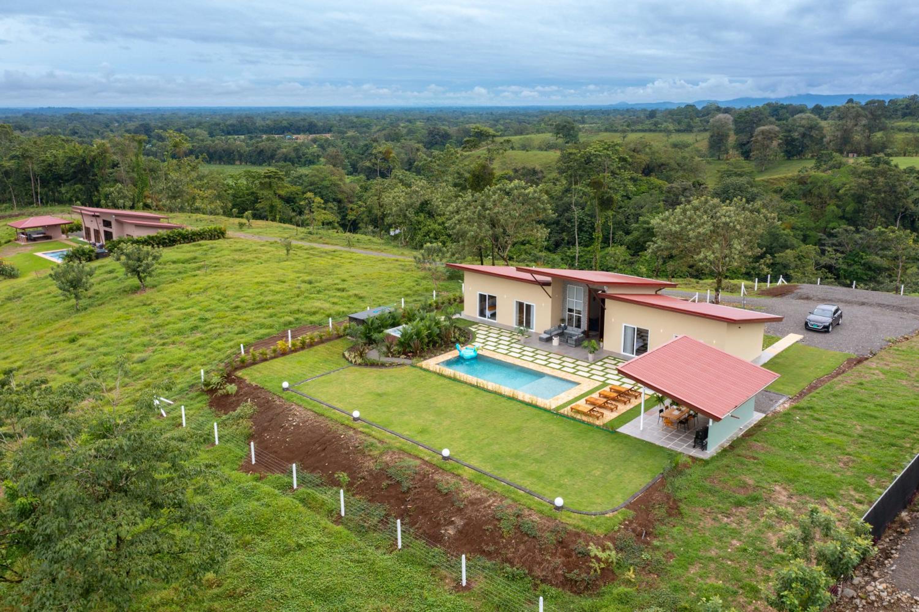Mayoli Hill Deluxe Farmhouse