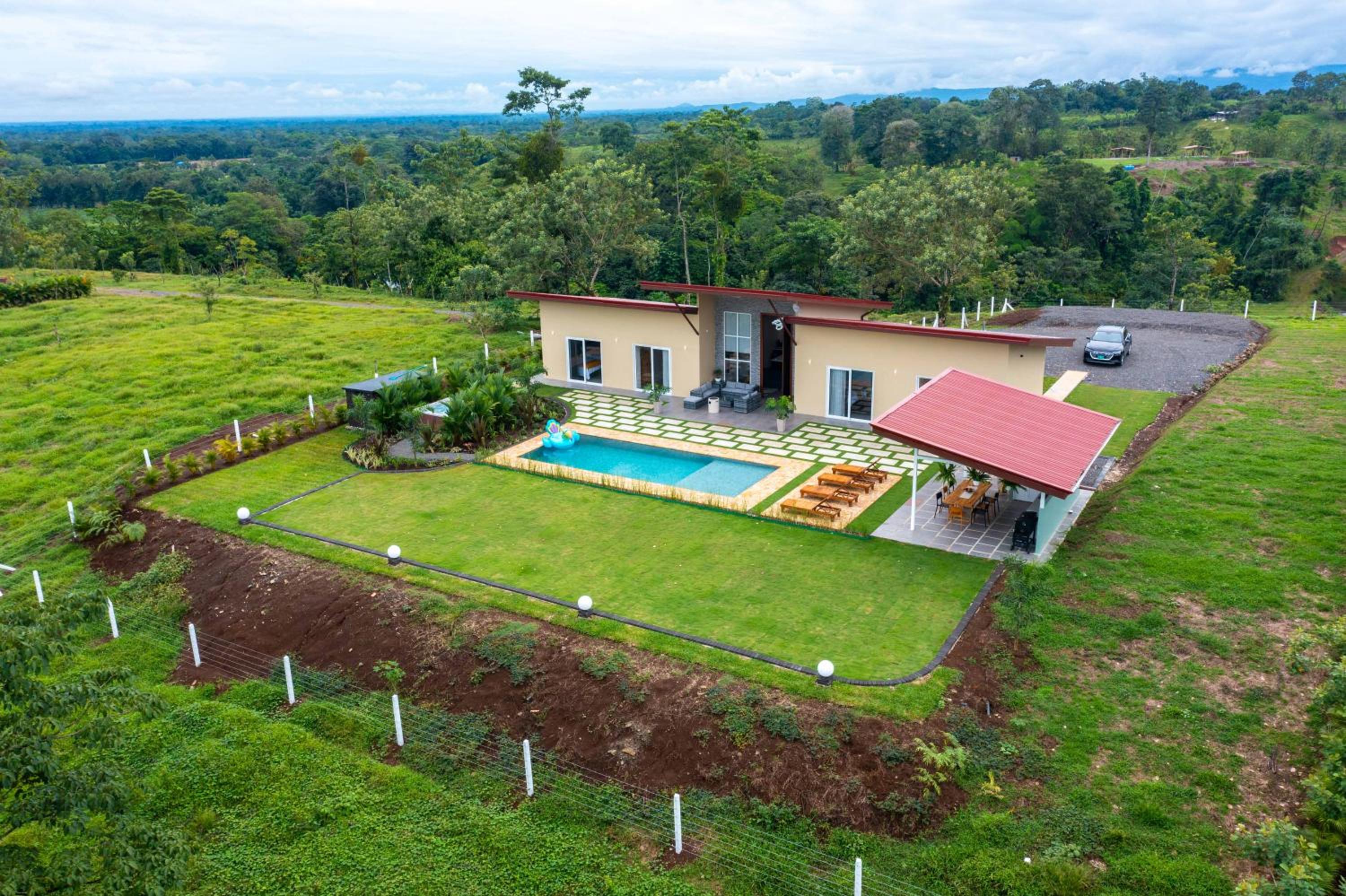 Mayoli Hill Deluxe Farmhouse