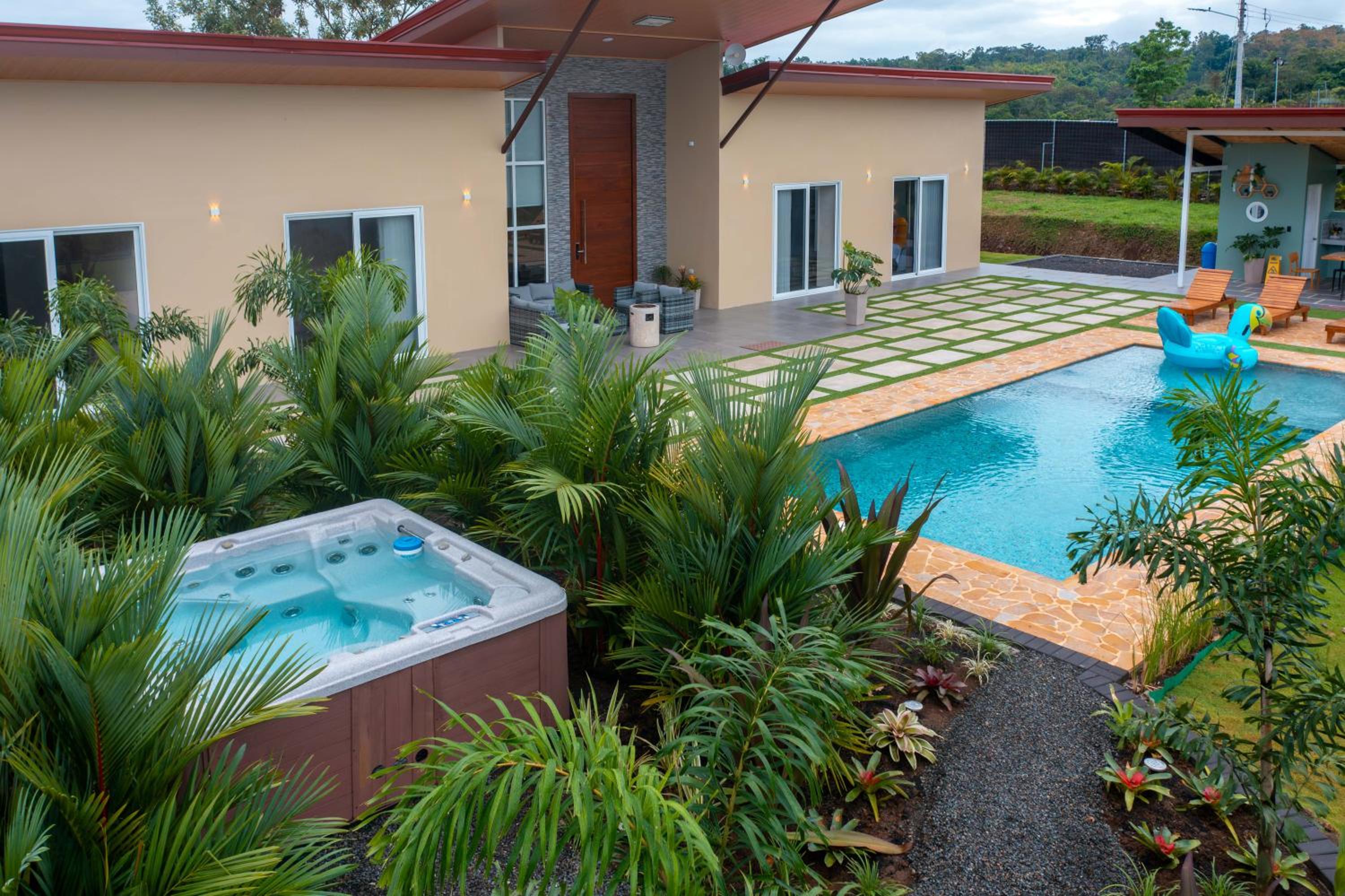Mayoli Hill Deluxe Farmhouse