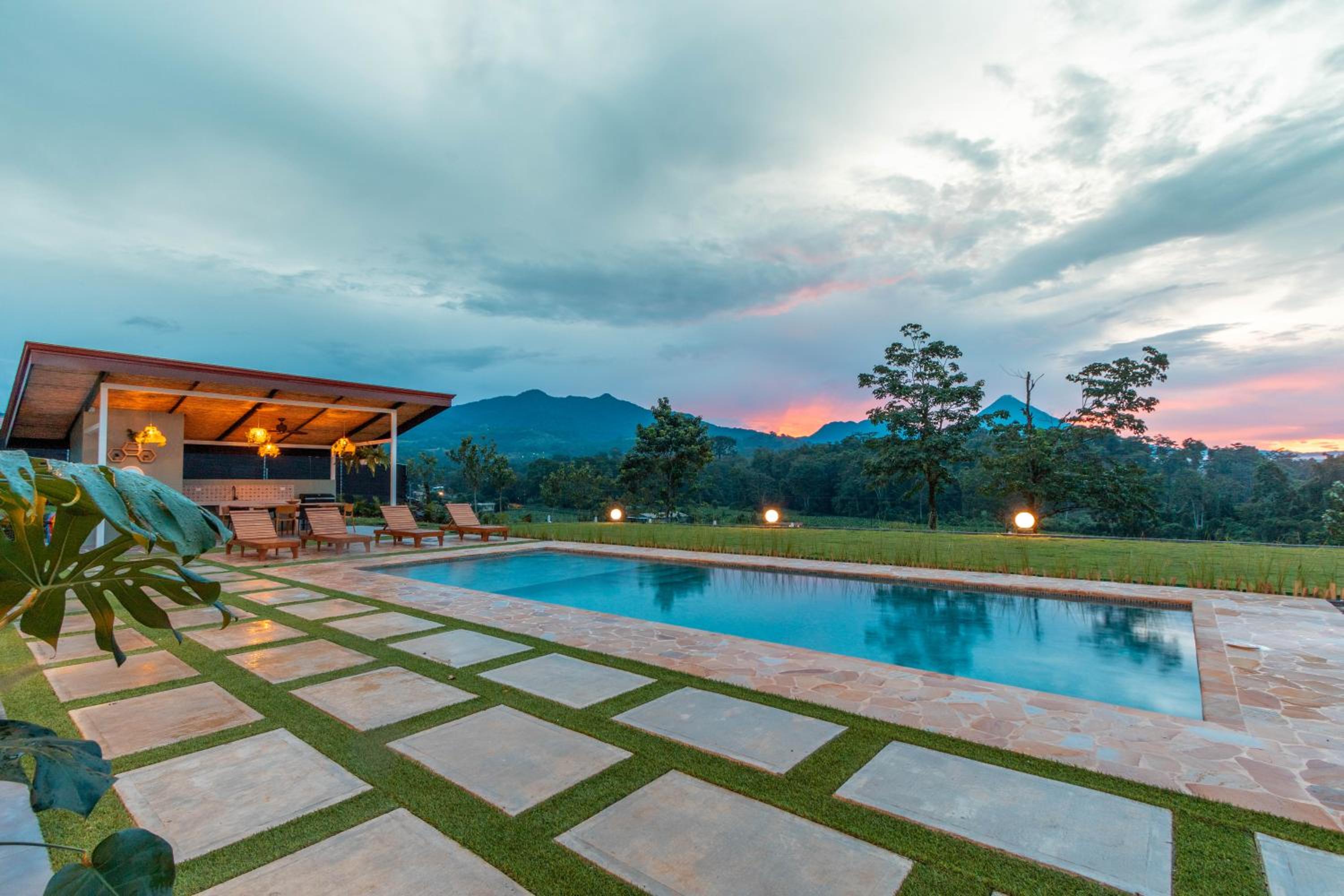 Mayoli Hill Deluxe Farmhouse