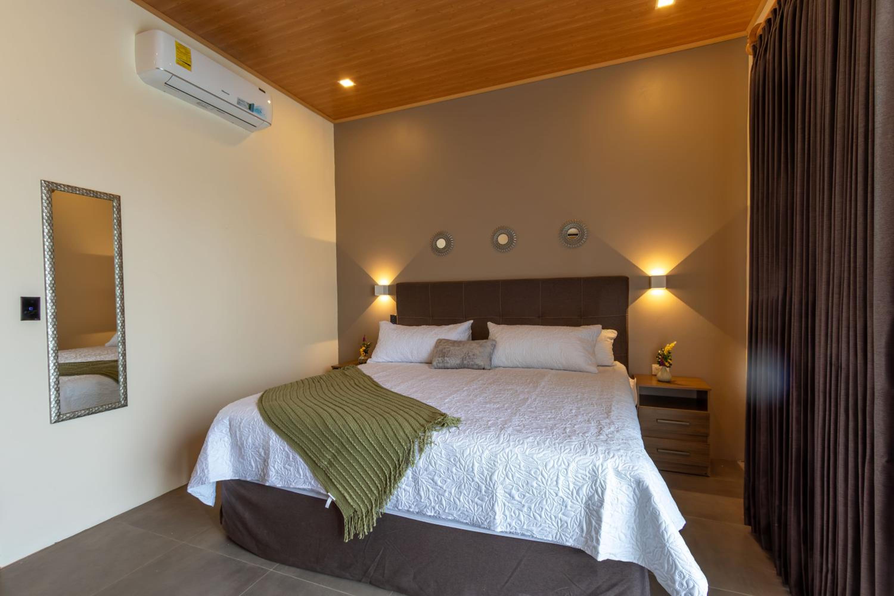 Mayoli Hill Deluxe Farmhouse