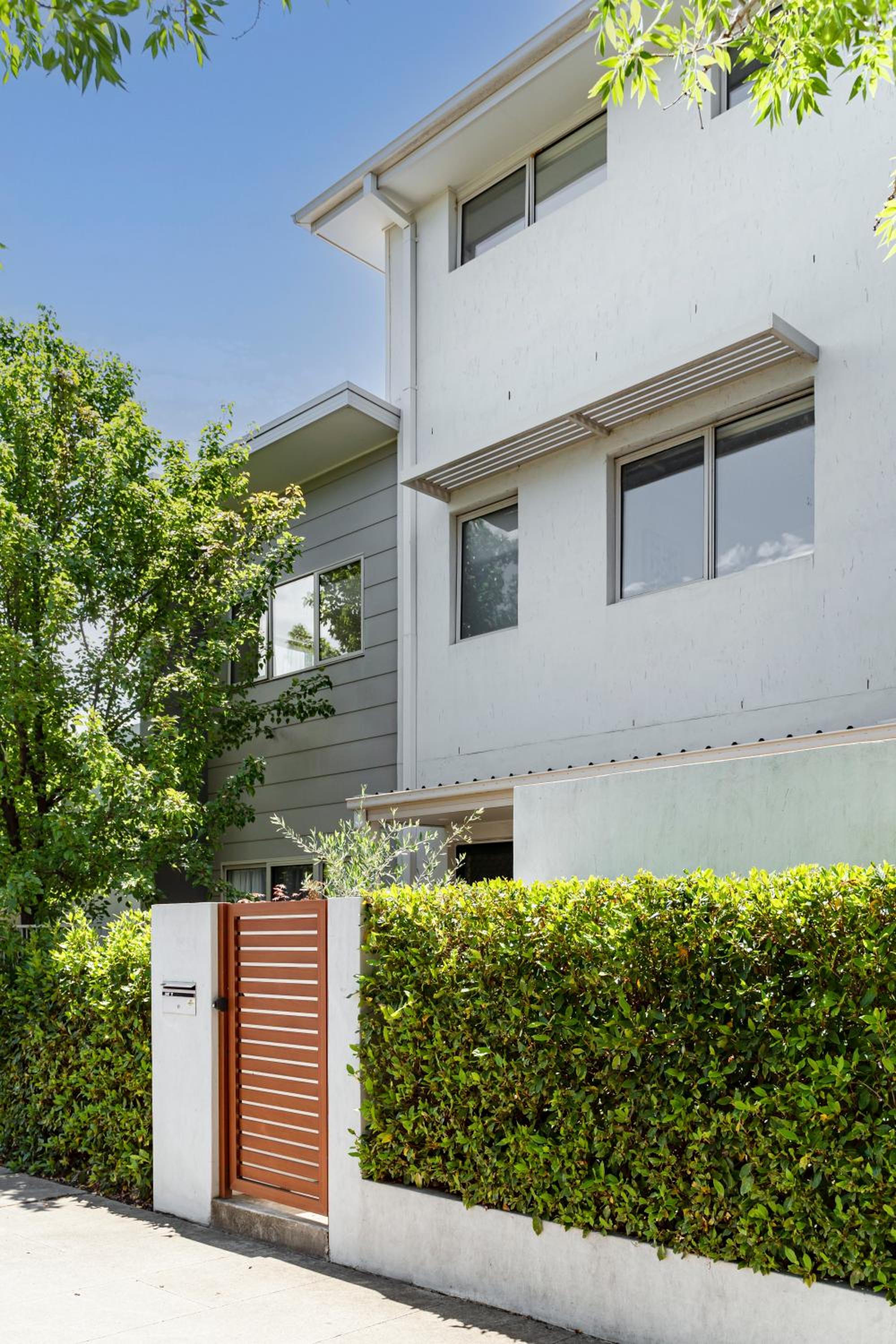Stylish & Modern Townhouse in Canberra
