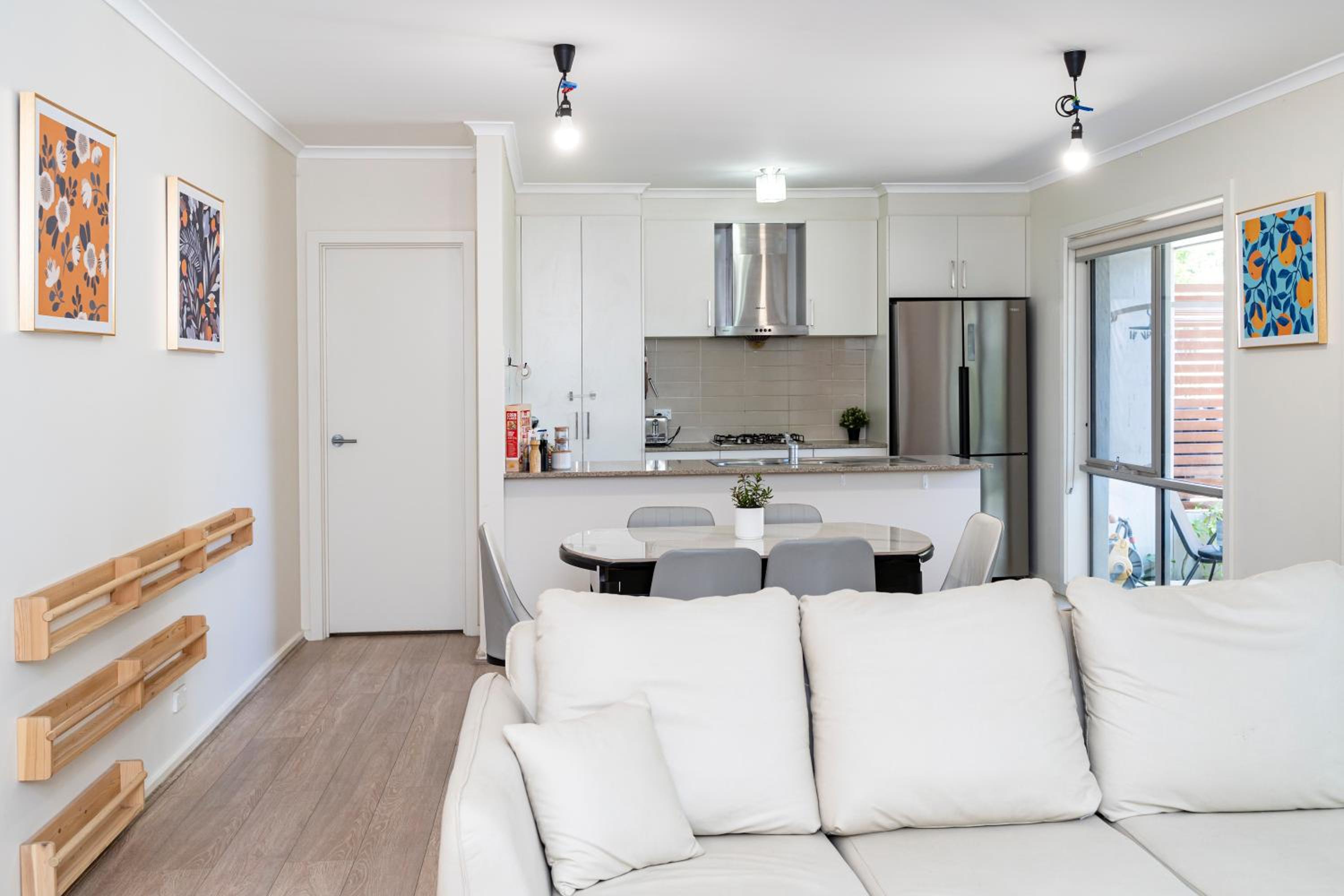 Stylish & Modern Townhouse in Canberra