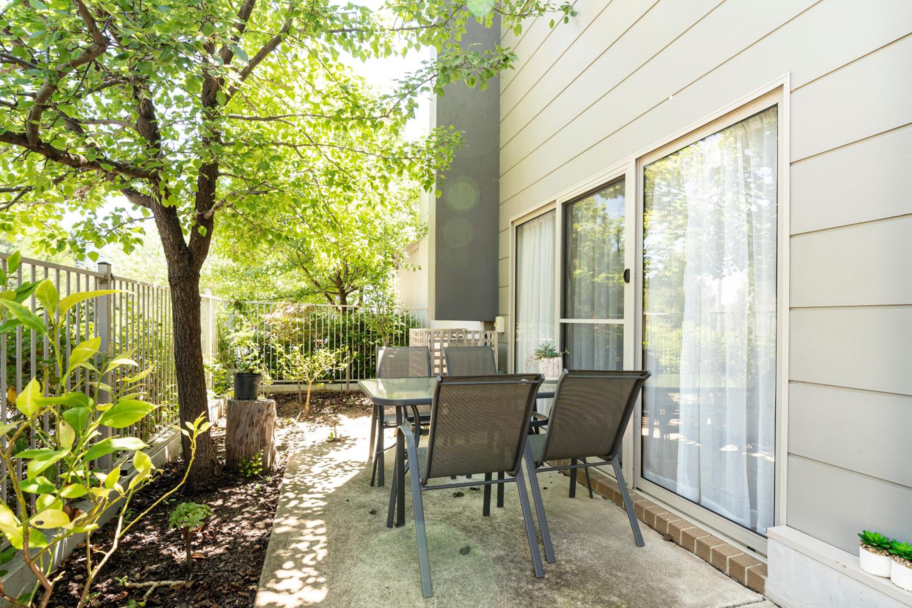 Stylish & Modern Townhouse in Canberra