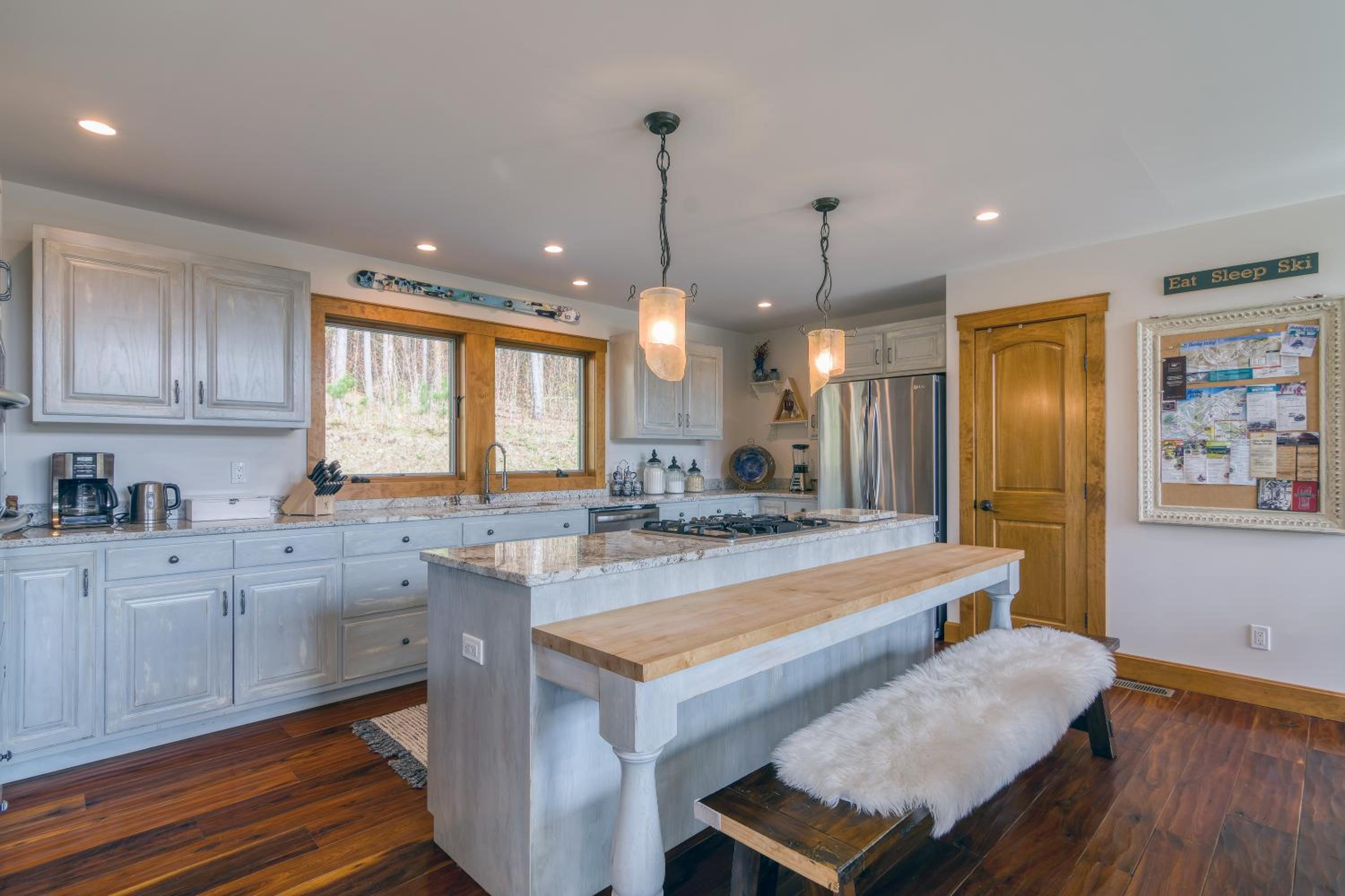 New & Stunning Chalet! Reno'd, Hot-Tub, Barrel Sauna, Slope Views, Fire Pit view 4