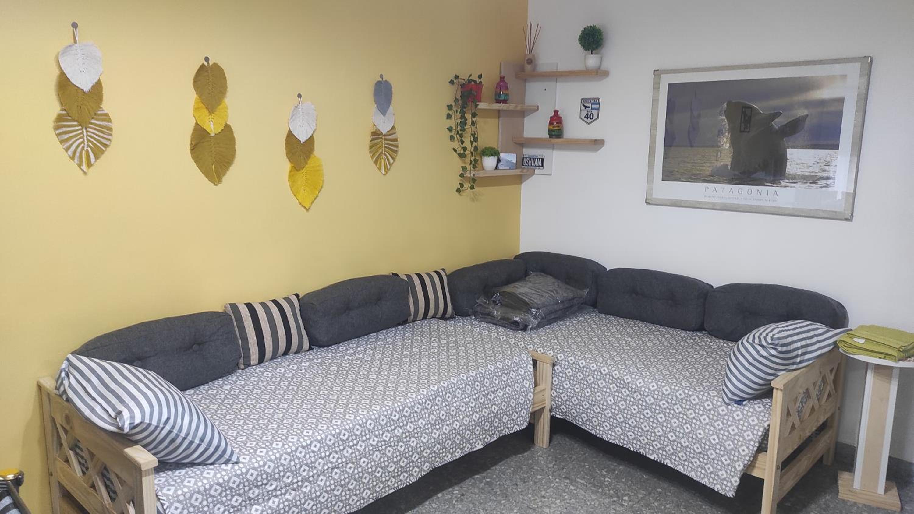 Casa con pileta a 21 minutos de aeropuerto de Ezeiza tranfer opcional las 24 horas amplio parque para mascotas