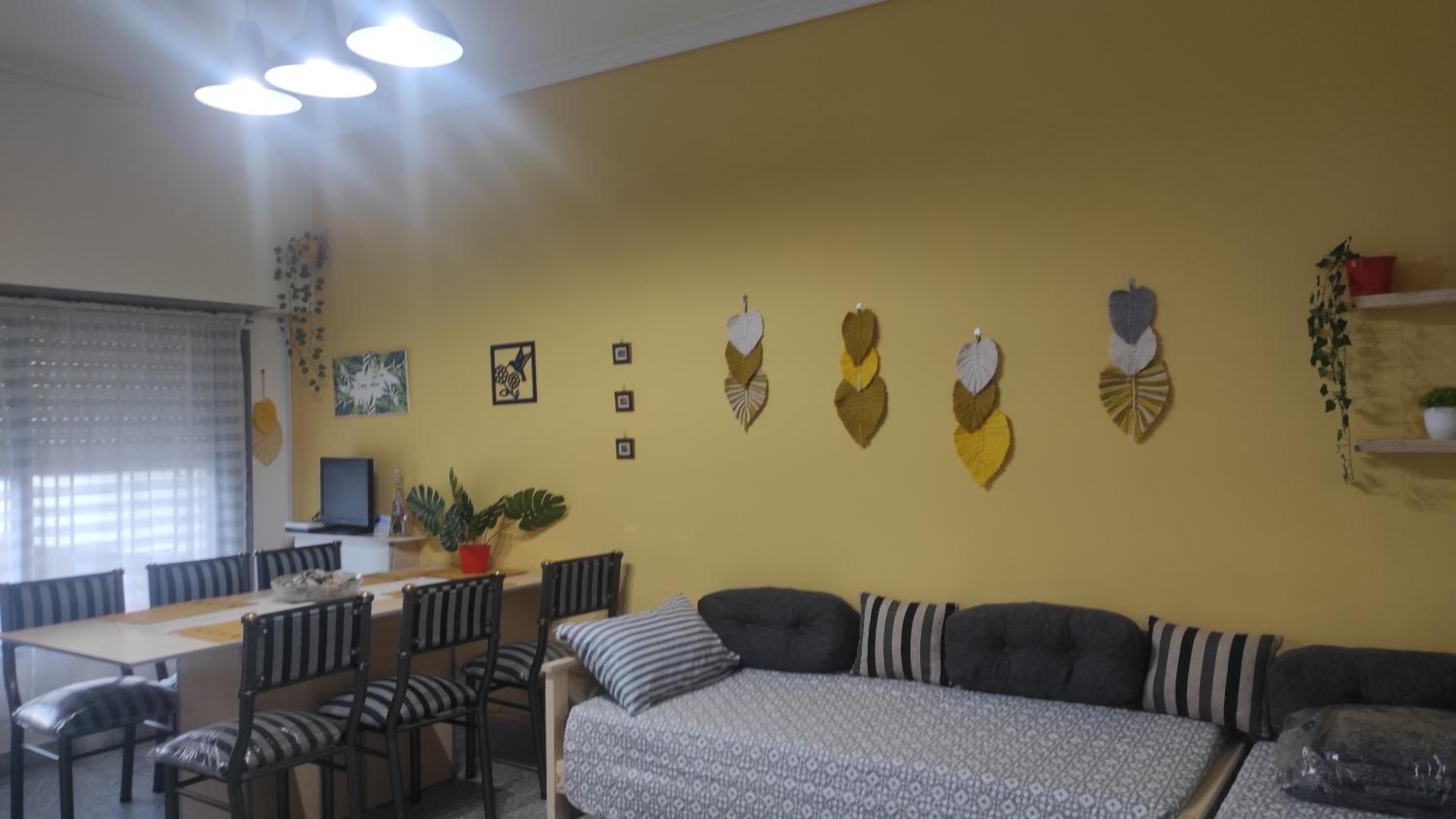 Casa con pileta a 21 minutos de aeropuerto de Ezeiza tranfer opcional las 24 horas amplio parque para mascotas