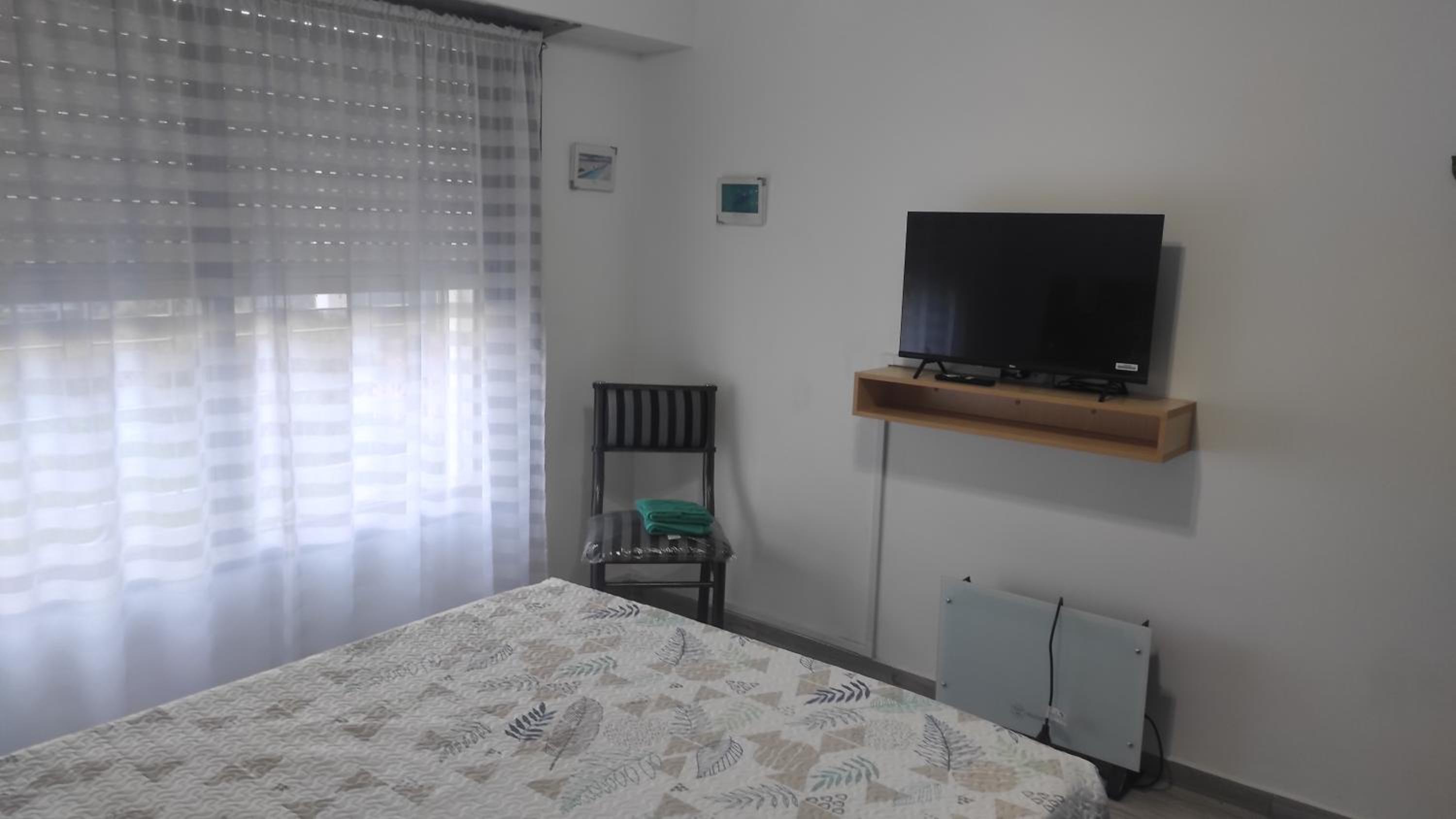 Casa con pileta a 21 minutos de aeropuerto de Ezeiza tranfer opcional las 24 horas amplio parque para mascotas
