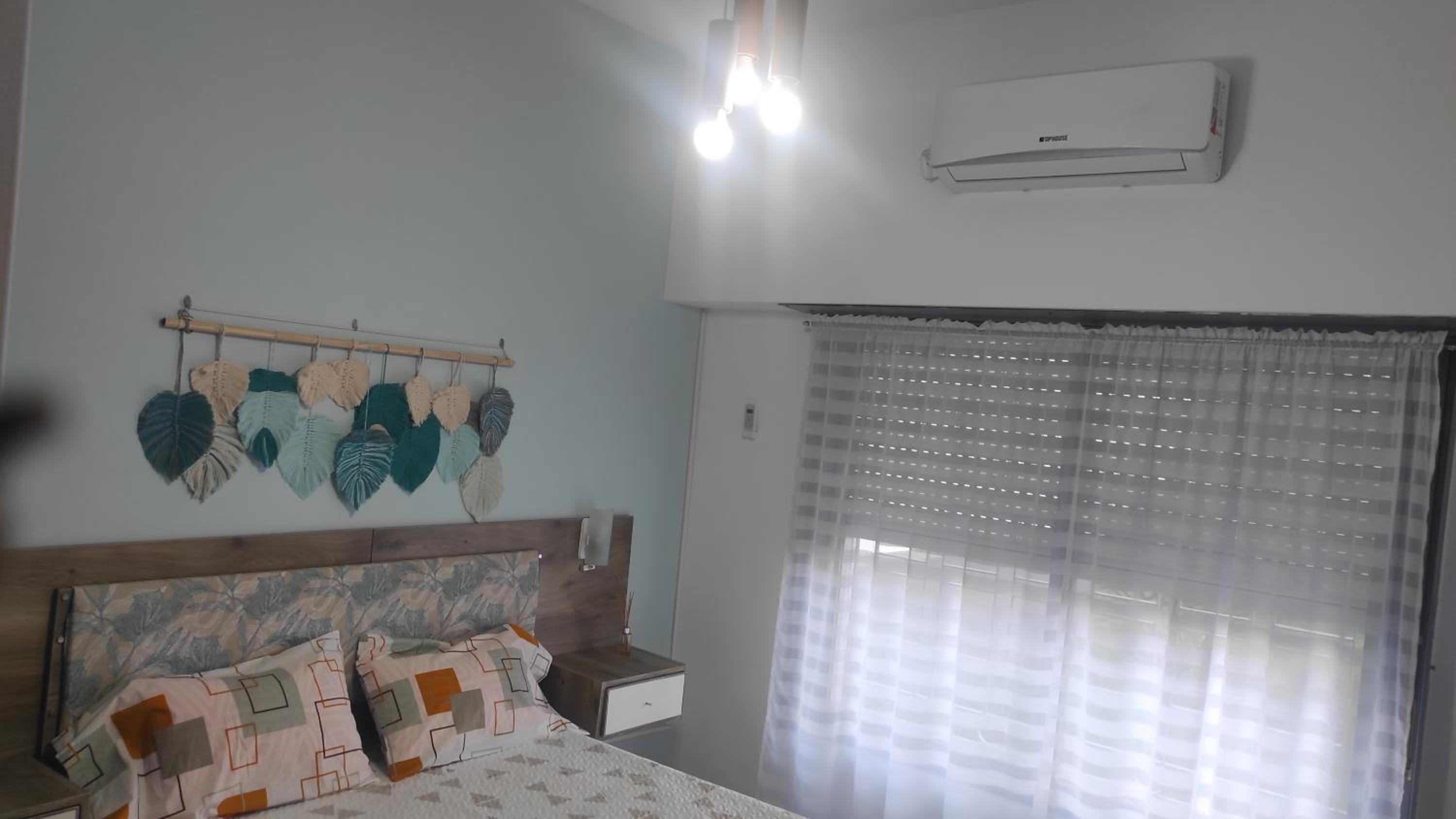 Casa con pileta a 21 minutos de aeropuerto de Ezeiza tranfer opcional las 24 horas amplio parque para mascotas
