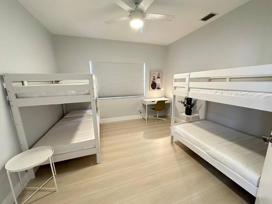 Cozy 4Bed Home in Calle 8