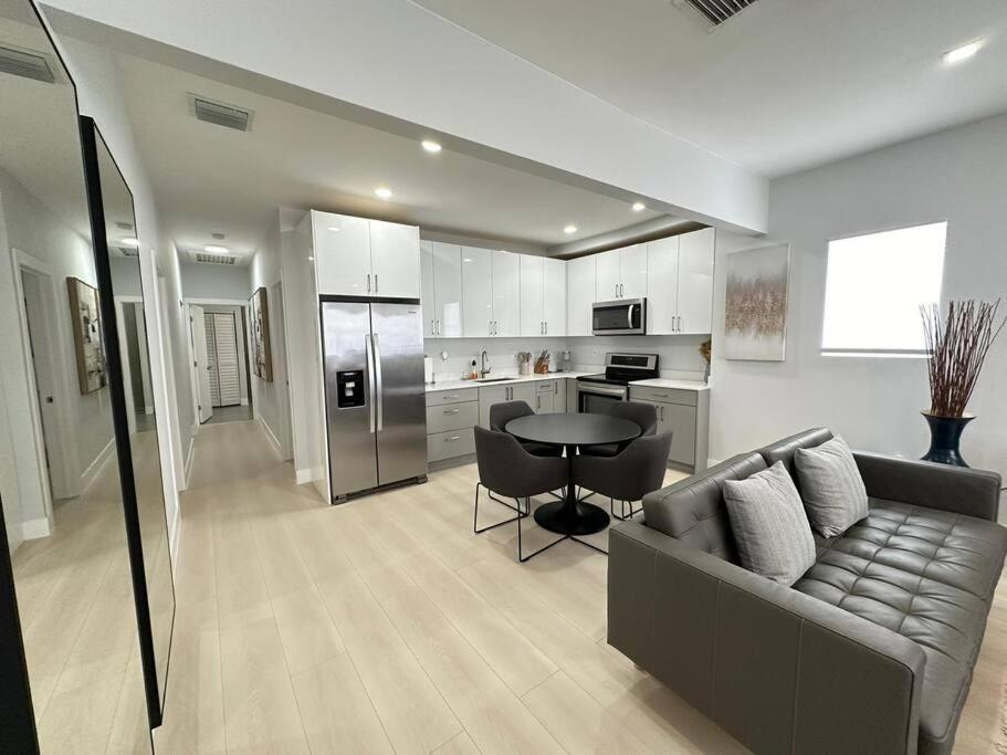 Cozy 4Bed Home in Calle 8