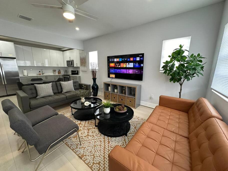 Cozy 4Bed Home in Calle 8