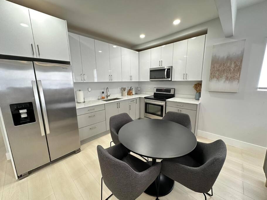 Cozy 4Bed Home in Calle 8