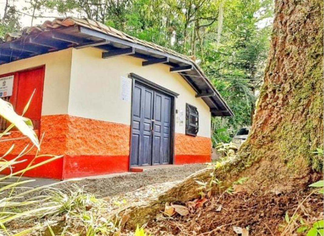 Cabaña & glamping para grupos de 4 a 6 personas, cerca al parque y con avistamiento de aves