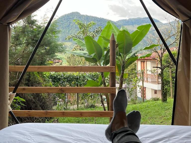 Cabaña & glamping para grupos de 4 a 6 personas, cerca al parque y con avistamiento de aves