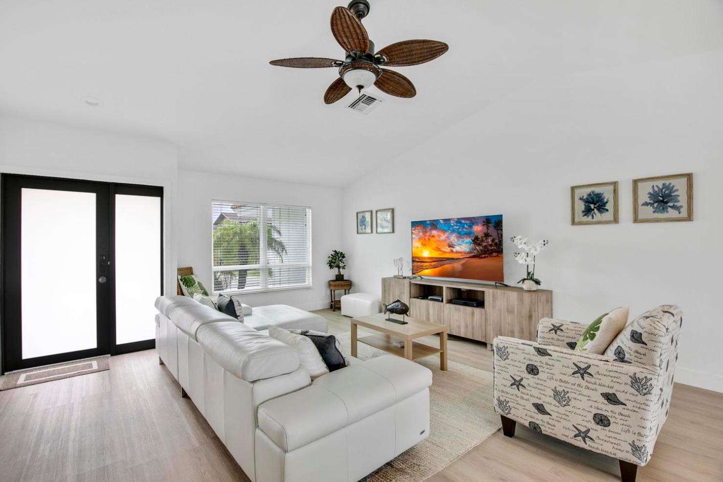 Grove Marco 3BR Waterfront Home Heated Pool & Dock view 4