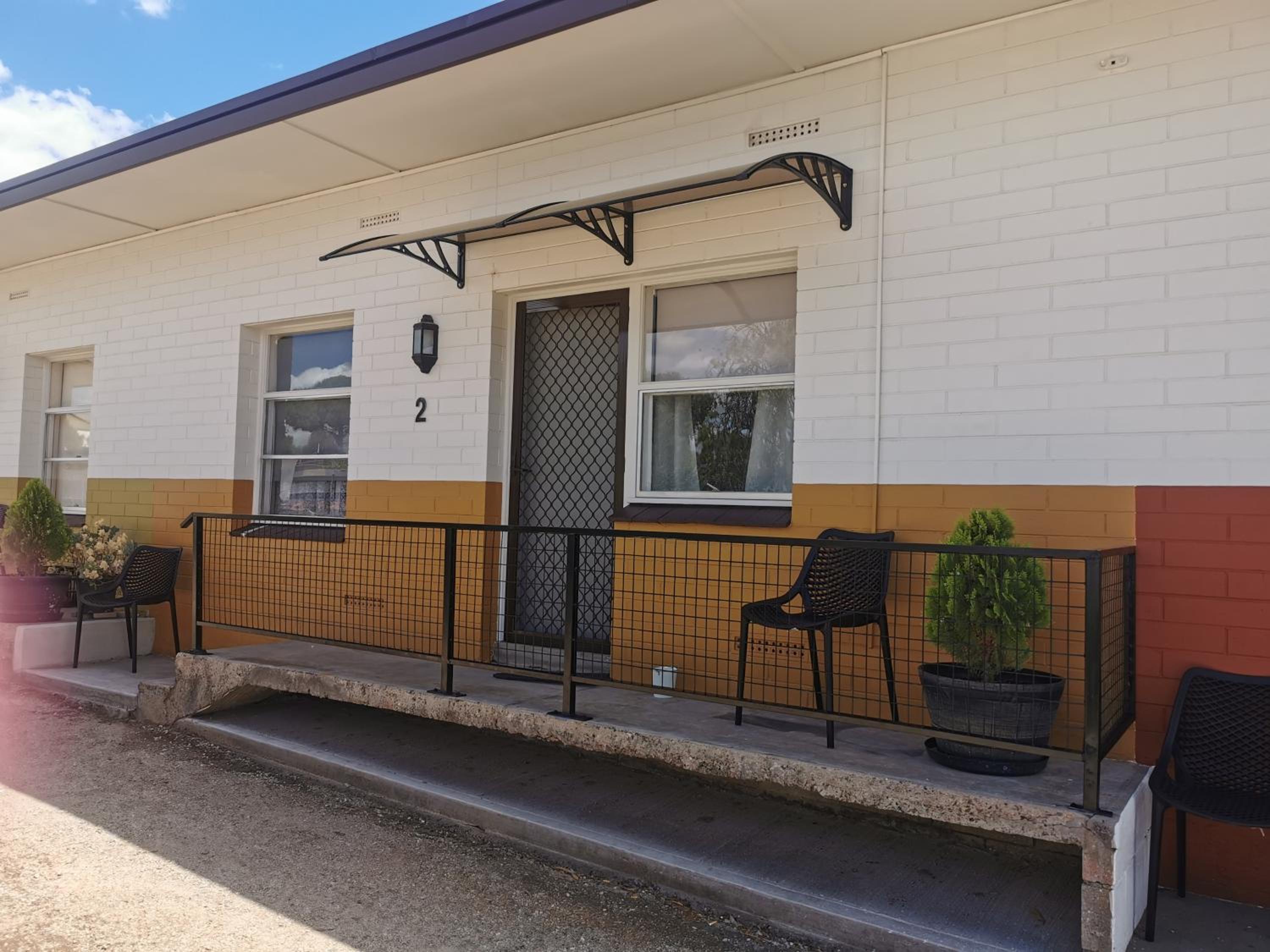 Kimba Units - Better than a motel room - spacious & self contained