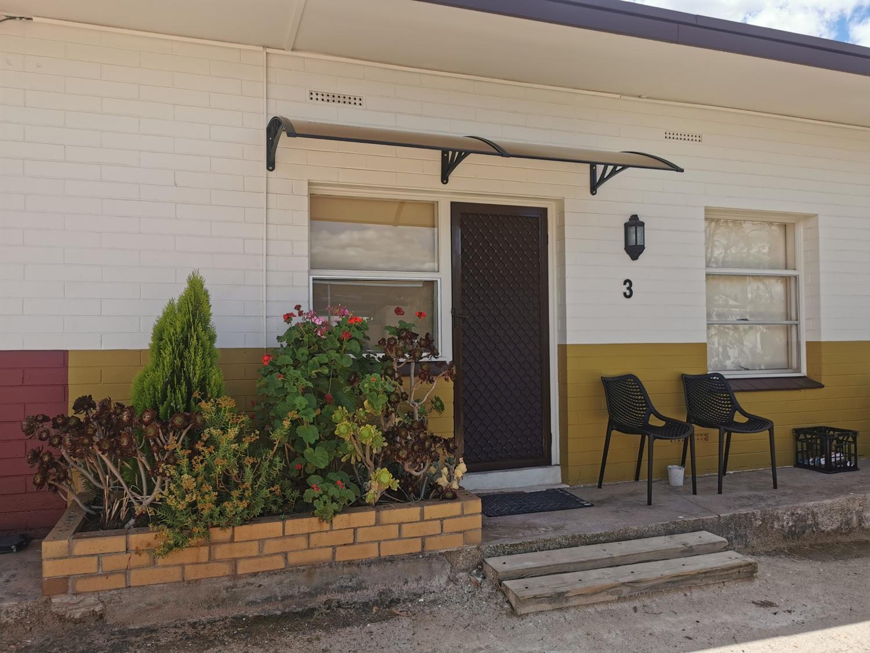 Kimba Units - Better than a motel room - spacious & self contained