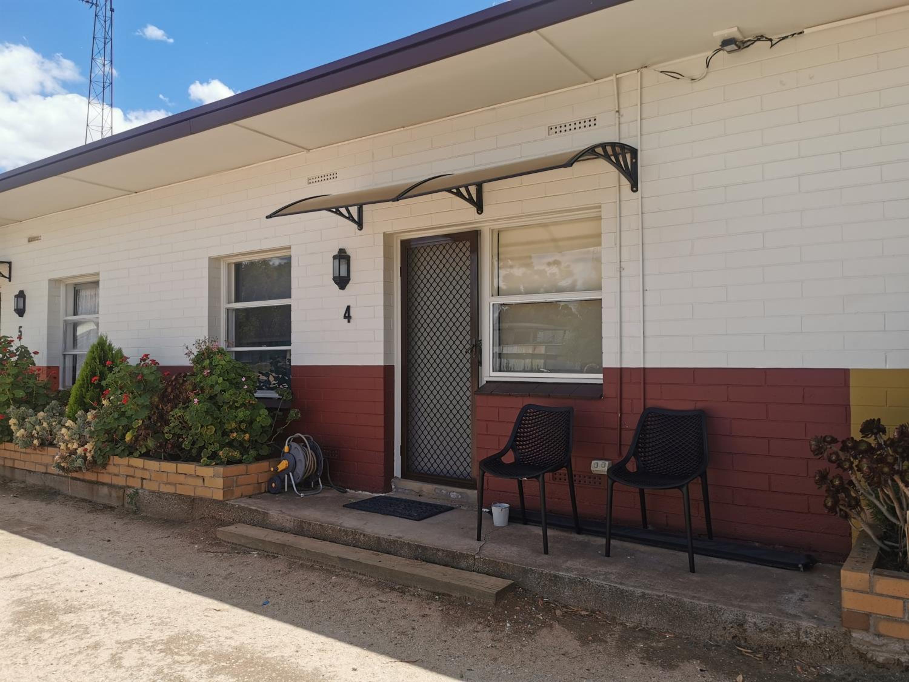 Kimba Units - Better than a motel room - spacious & self contained