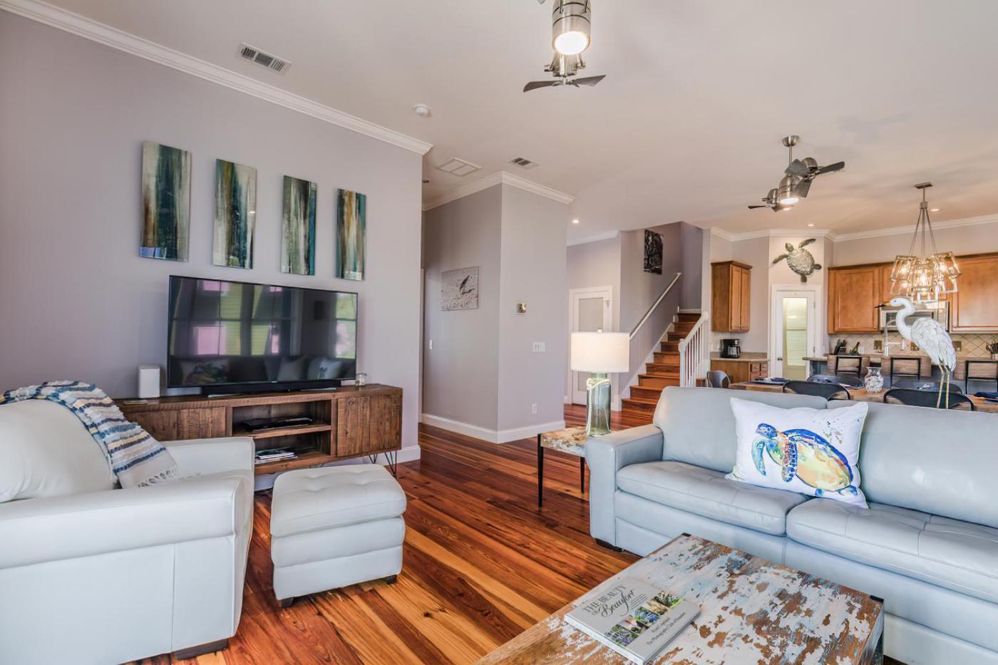 Pristine New Listing! Golf Cart Included in Harbour Key view 5