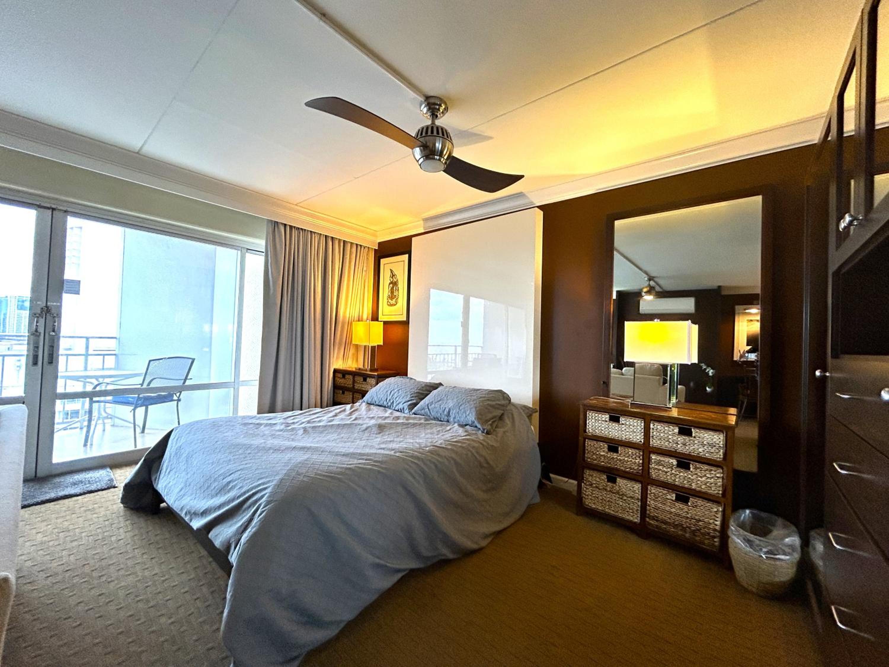 Ilikai 2127 Spectacular Ocean Harbor Views view 3