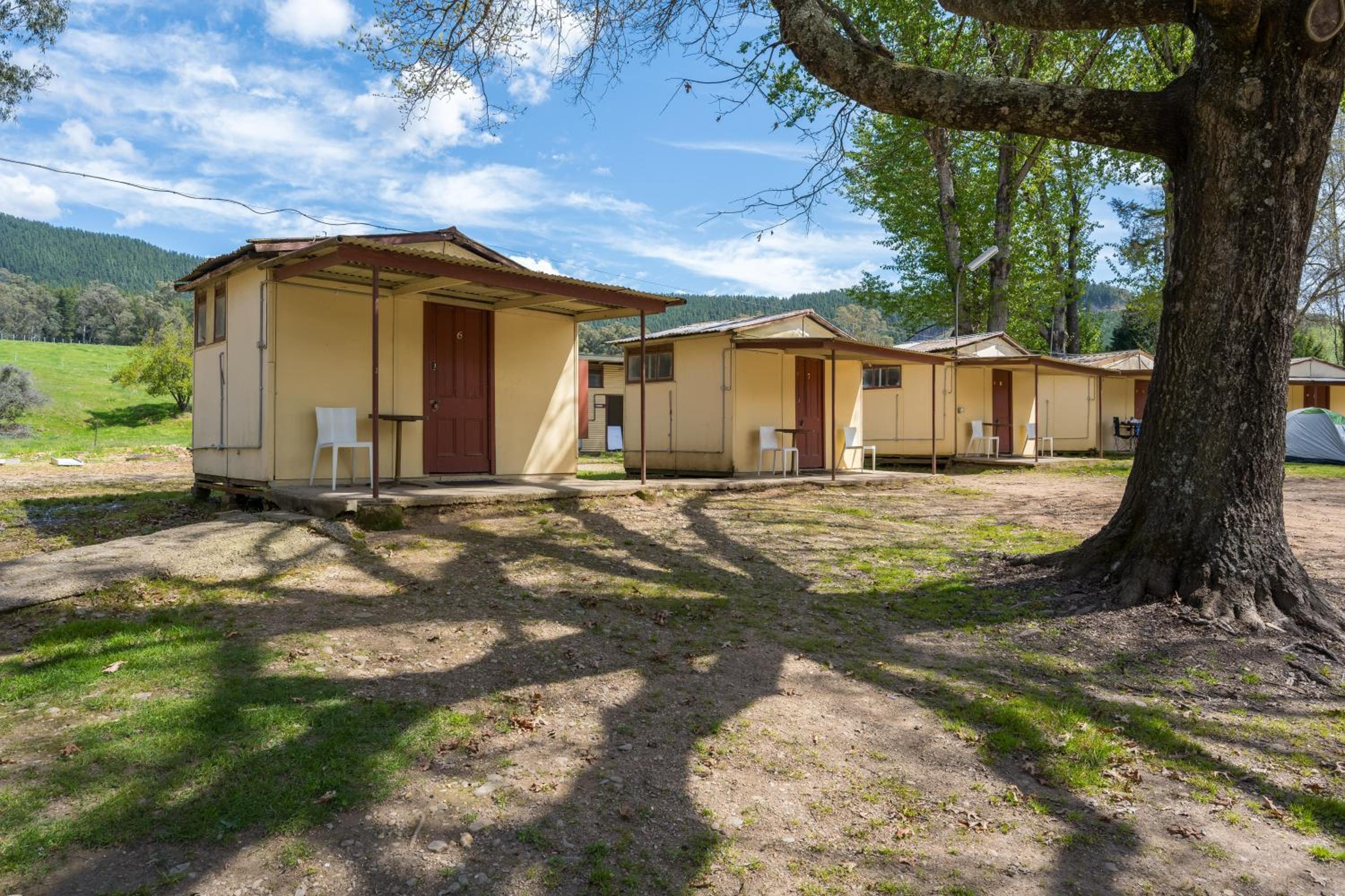 Bright Cabin & Caravan Park