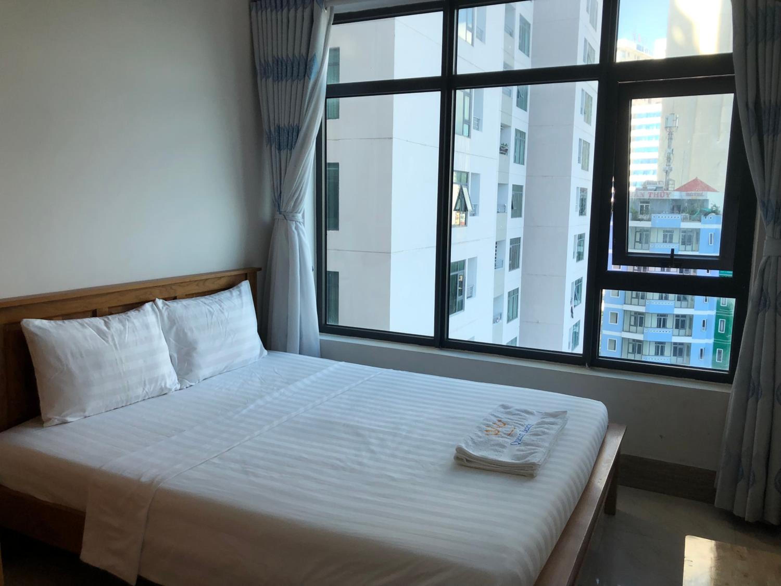 Căn hộ 3 phòng ngủ ngắm biển hòn chồng và thành phố view 3