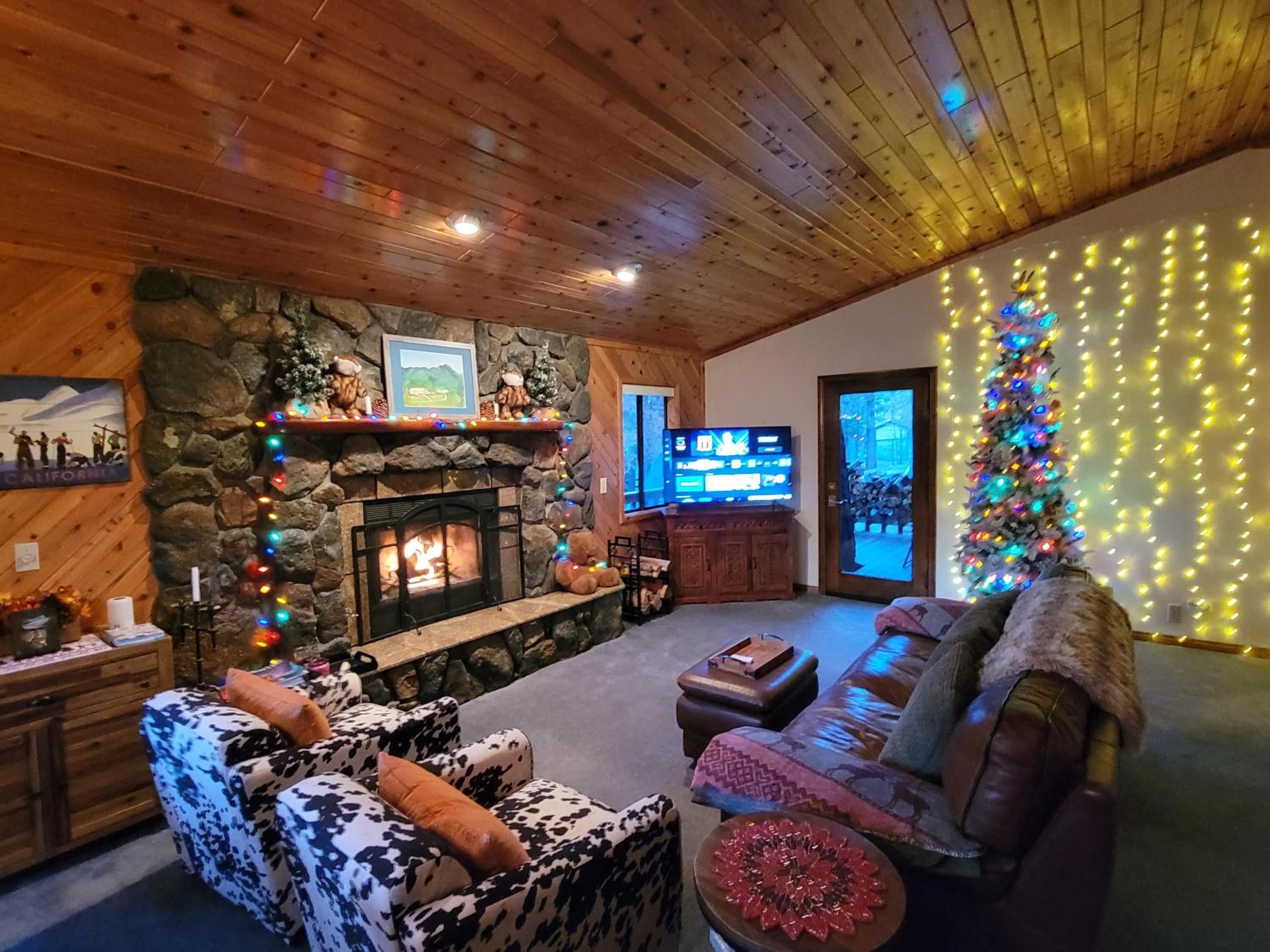 Four Seasons Getaway-Private Hot Spa with Pine Tree Views-Walk to Village and Pineknot Trailhead-Plus King Bed! view 3